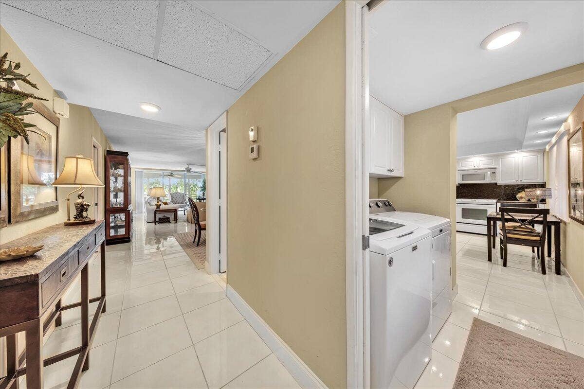 804 Cypress Grove Lane, #302, Pompano Beach, FL 33069 Side by Side Washer and Dryer