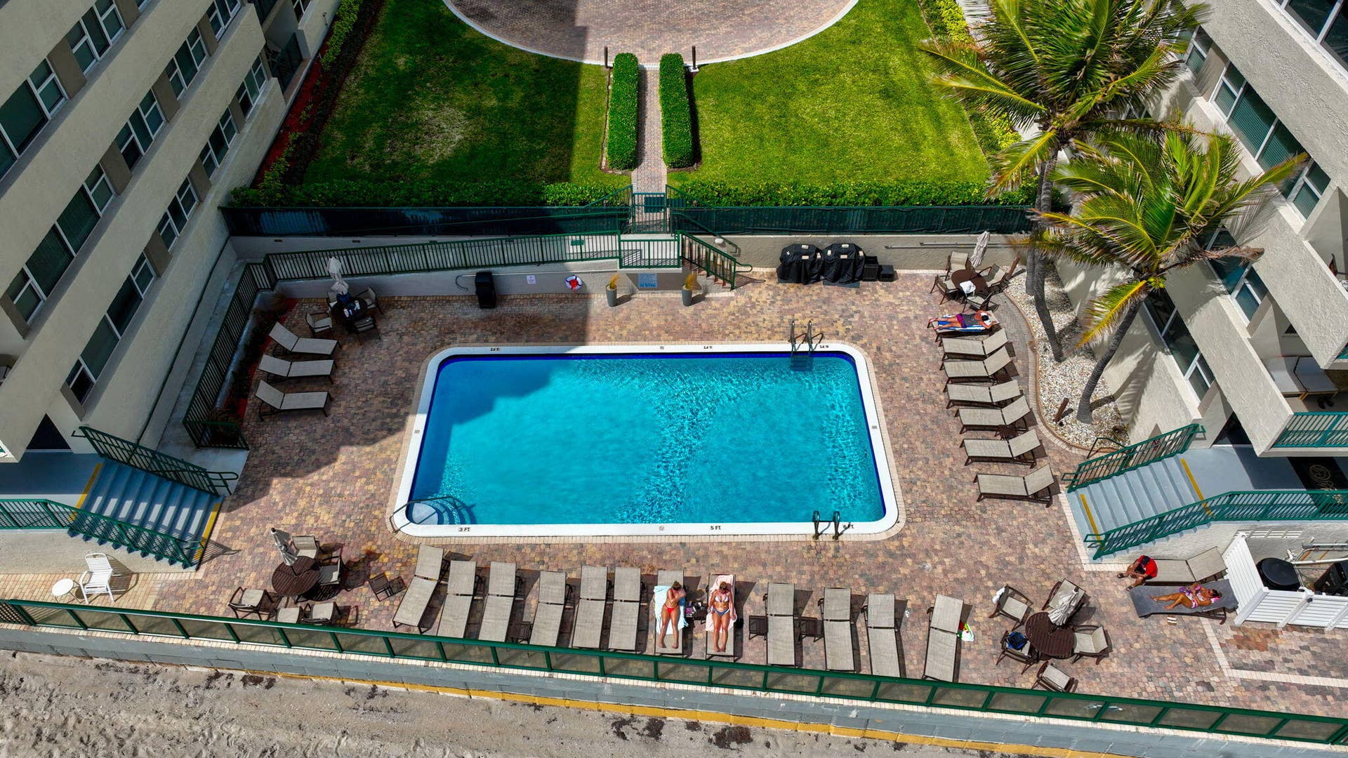 1239 Hillsboro Mile, #403, Hillsboro Beach, FL 33062 Oceanside Pool