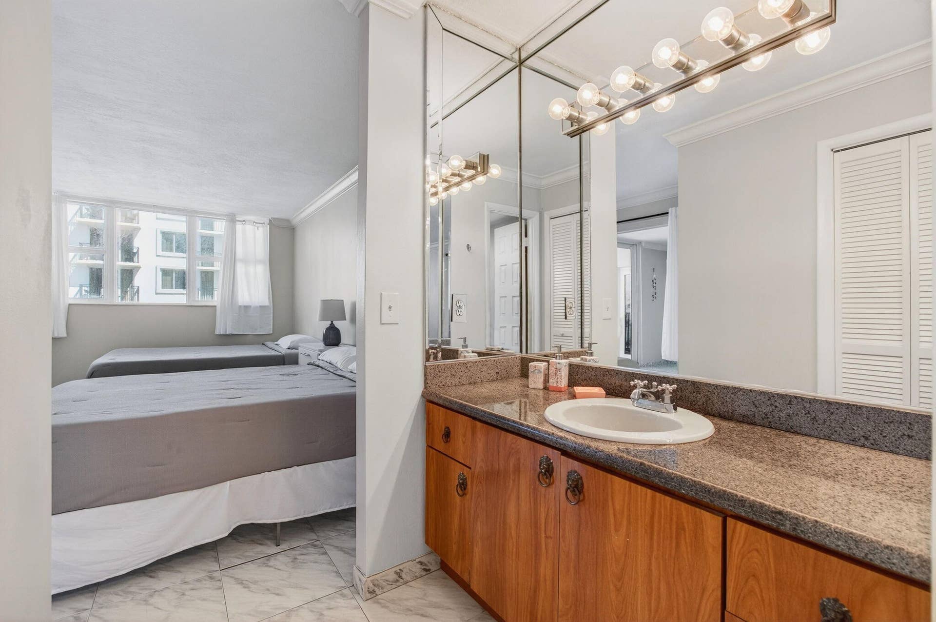 1239 Hillsboro Mile, #403, Hillsboro Beach, FL 33062 Bath 2