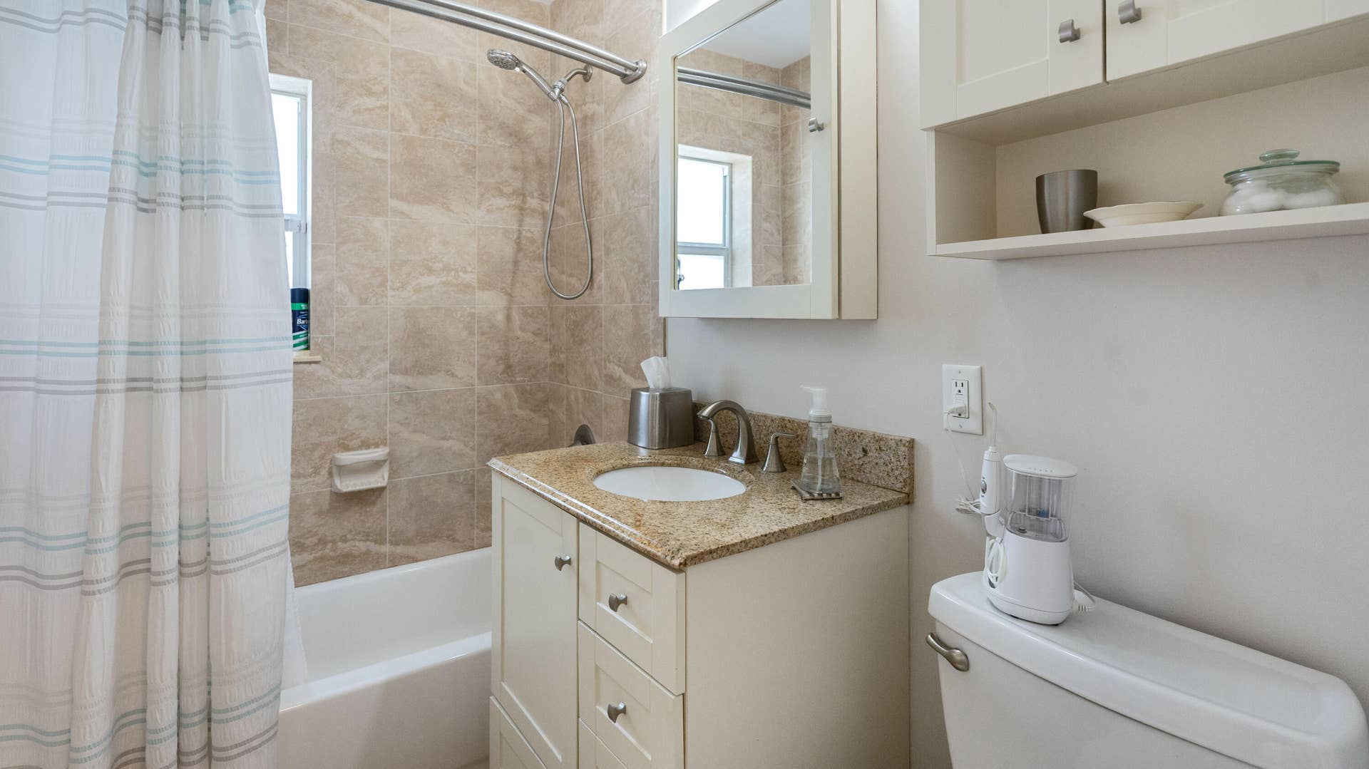 2549 NE 27th Avenue, Fort Lauderdale, FL 33305