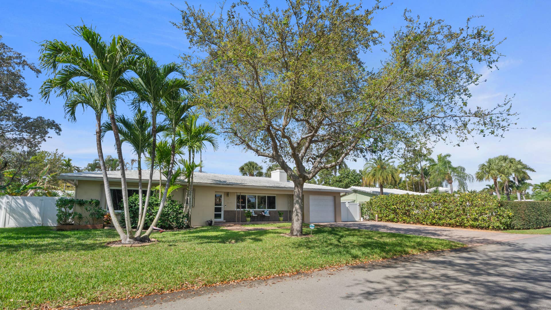 2549 NE 27th Avenue, Fort Lauderdale, FL 33305