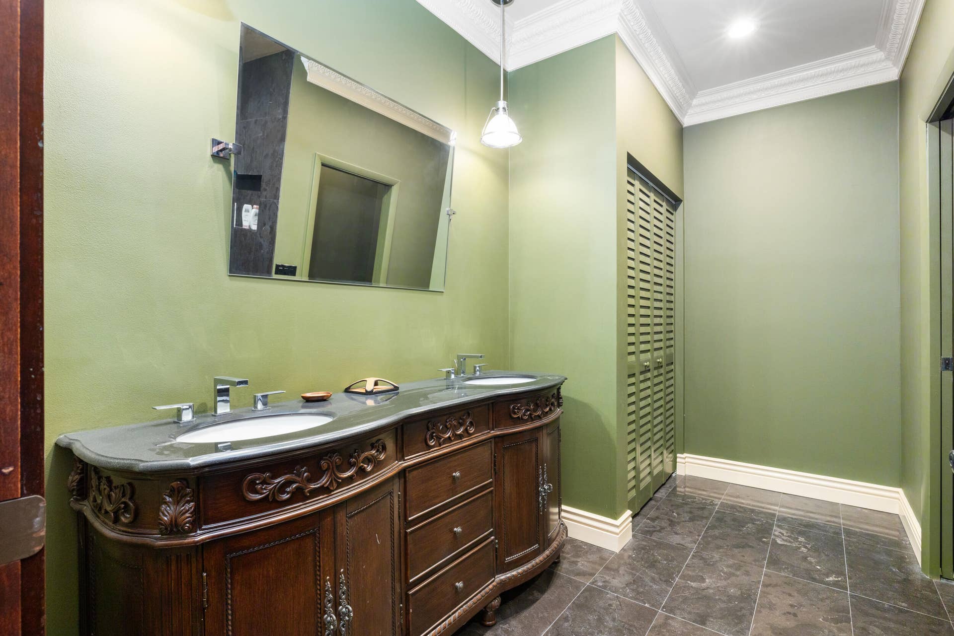 1075 Hillsboro Mile, Hillsboro Beach, FL 33062 Ensuite for guest room 4