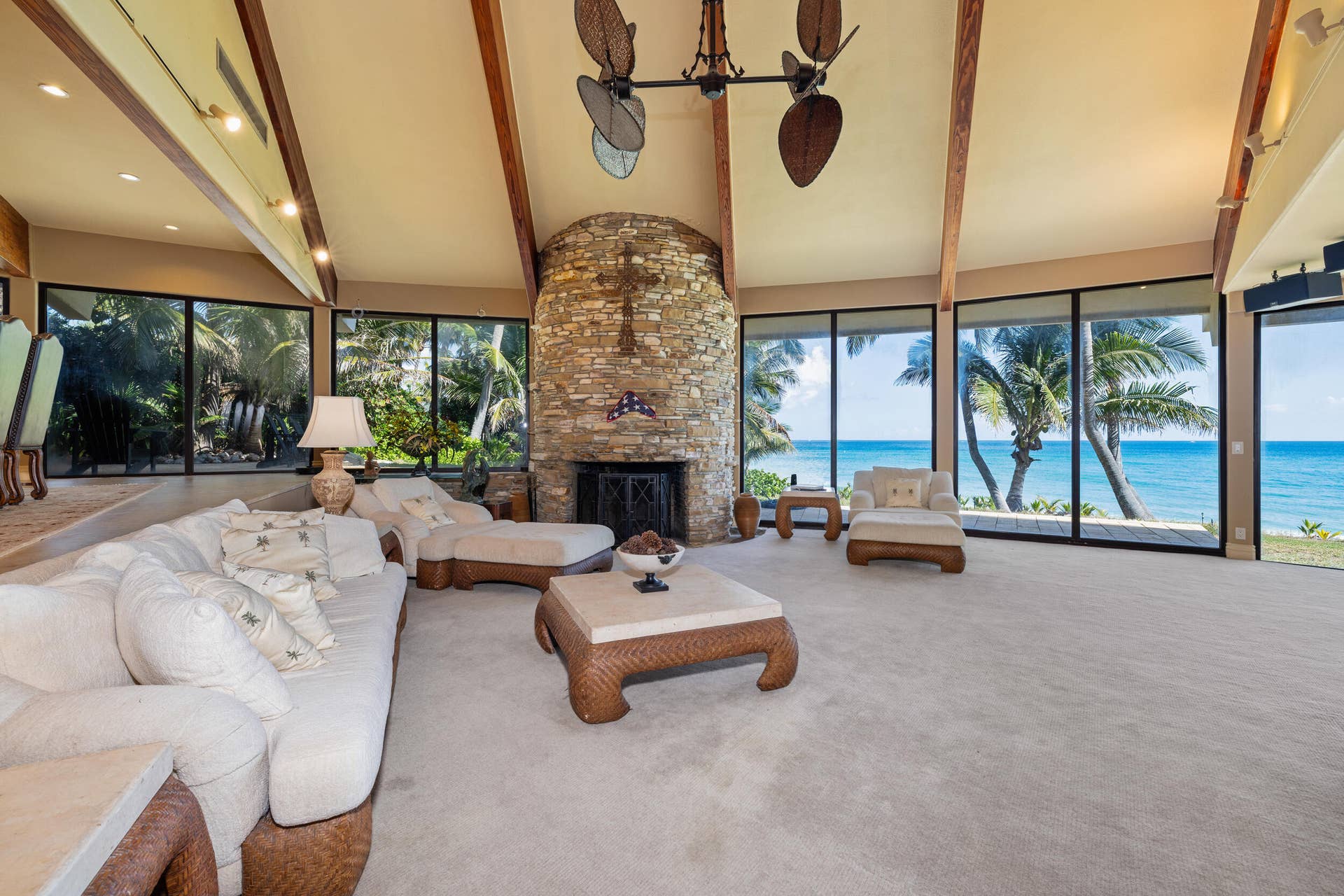 1075 Hillsboro Mile, Hillsboro Beach, FL 33062 Living Room