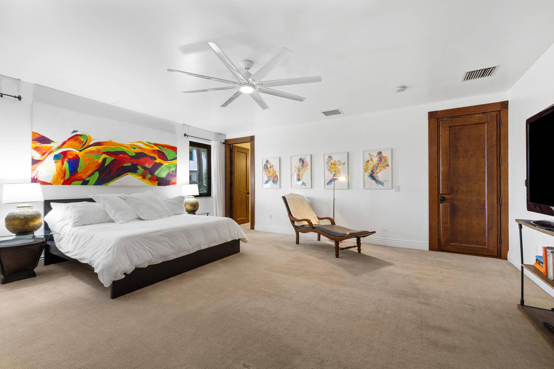 1075 Hillsboro Mile, Hillsboro Beach, FL 33062 Guest room 1