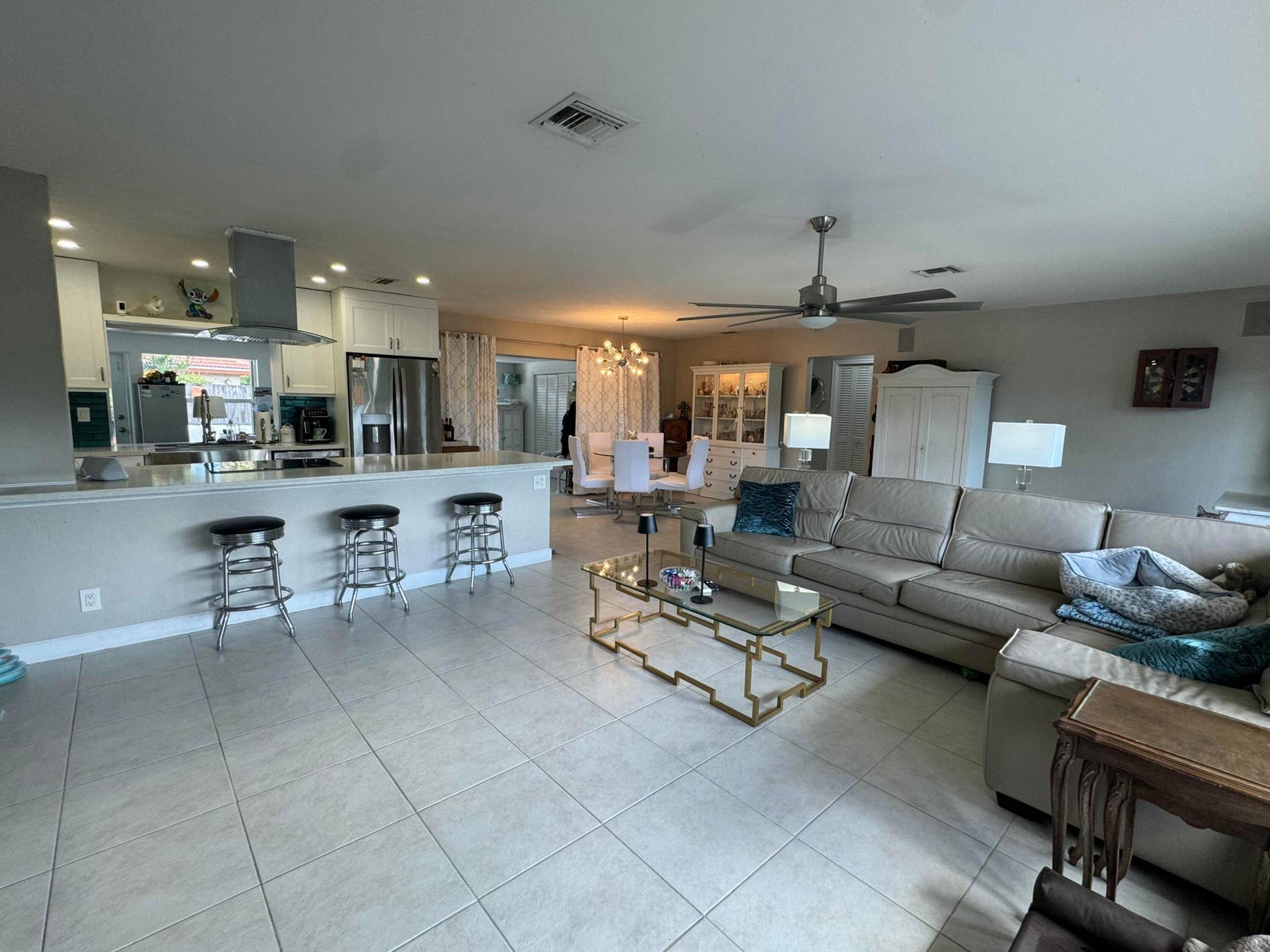Light & Bright with a wide open layout!!