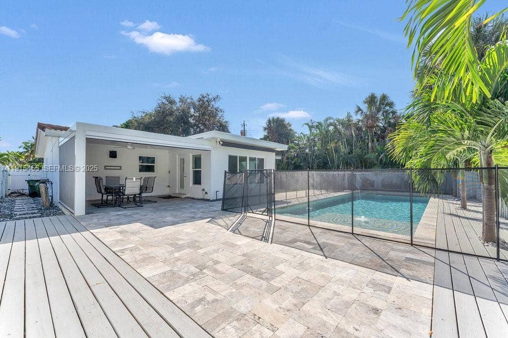 801 NE 19th Terrace, Fort Lauderdale, FL 33304 GetMedia (21)