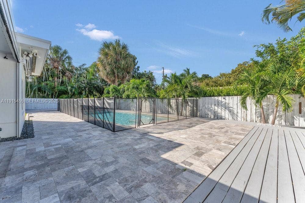 801 NE 19th Terrace, Fort Lauderdale, FL 33304 GetMedia (20)