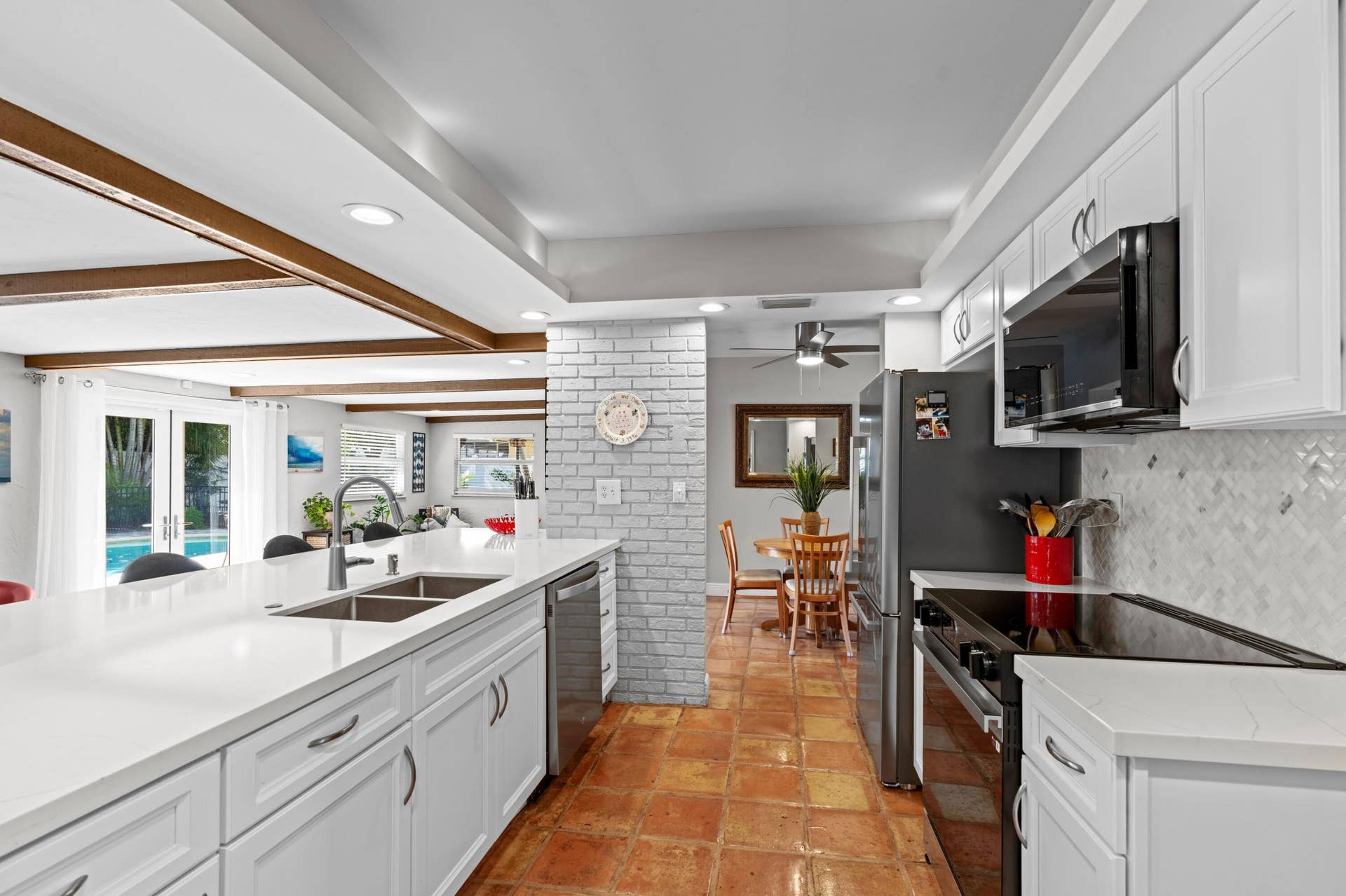 200 SW 5th Street, Boca Raton, FL 33432 Remodeled Kitchen