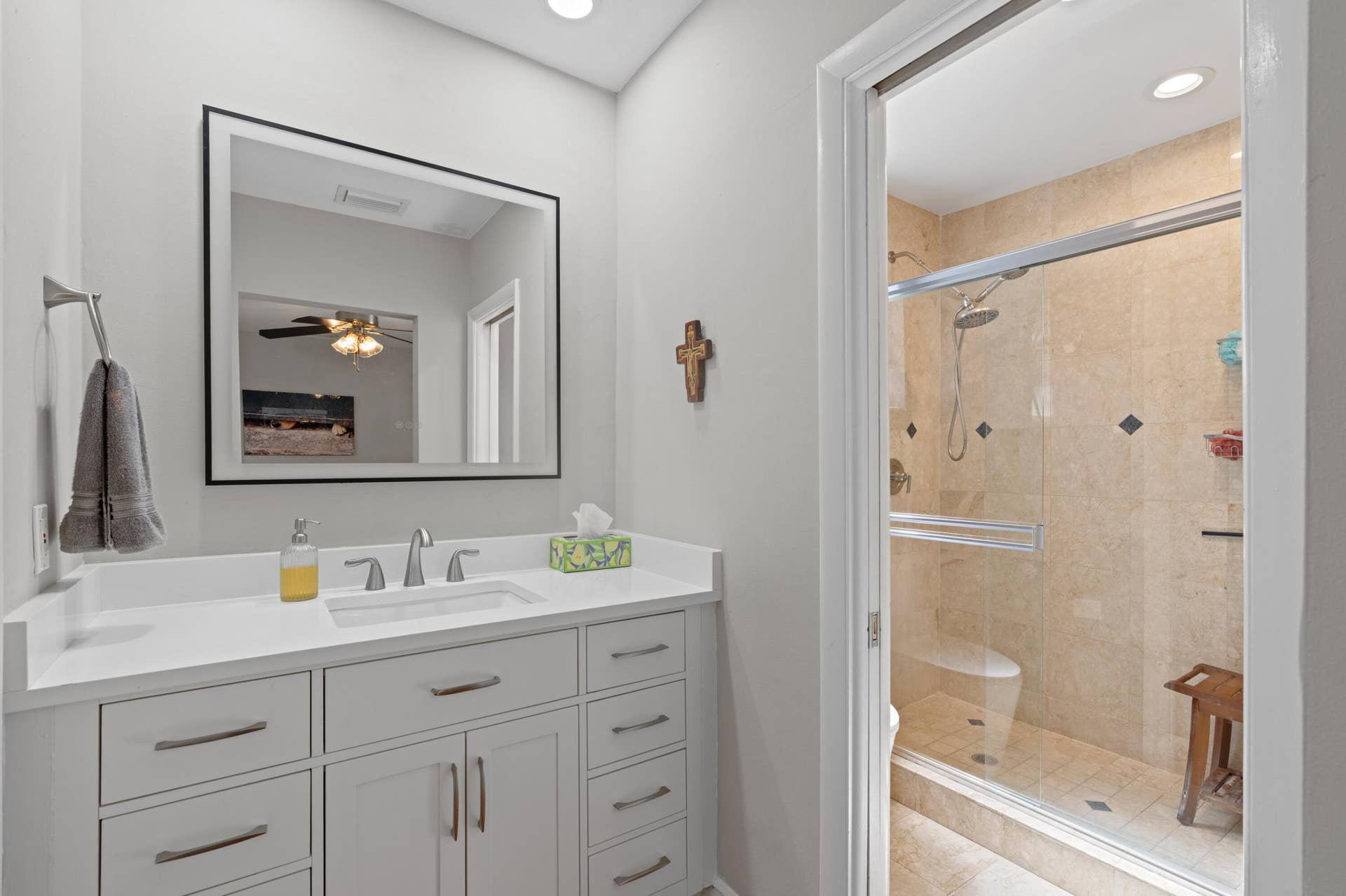 200 SW 5th Street, Boca Raton, FL 33432 Primary Bathroom