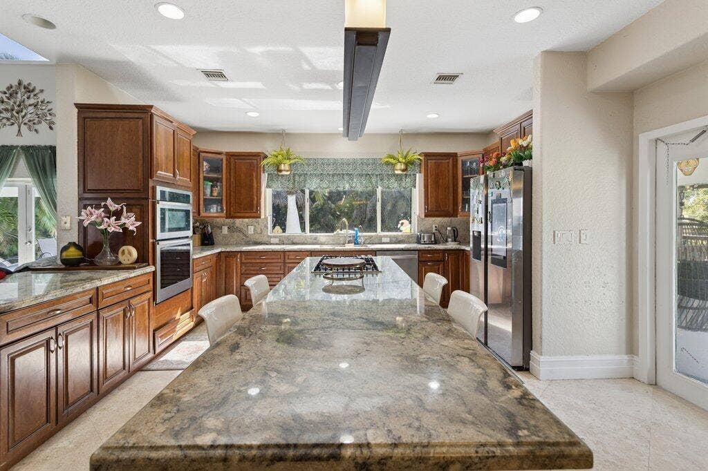 5521 SW 109th Avenue, Davie, FL 33328