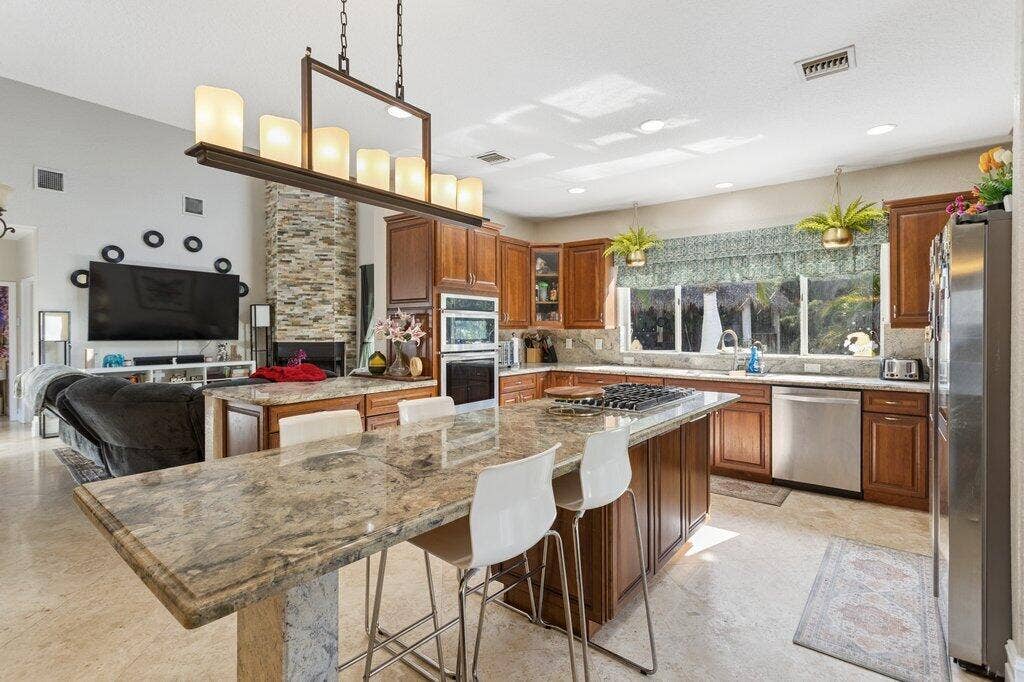 5521 SW 109th Avenue, Davie, FL 33328