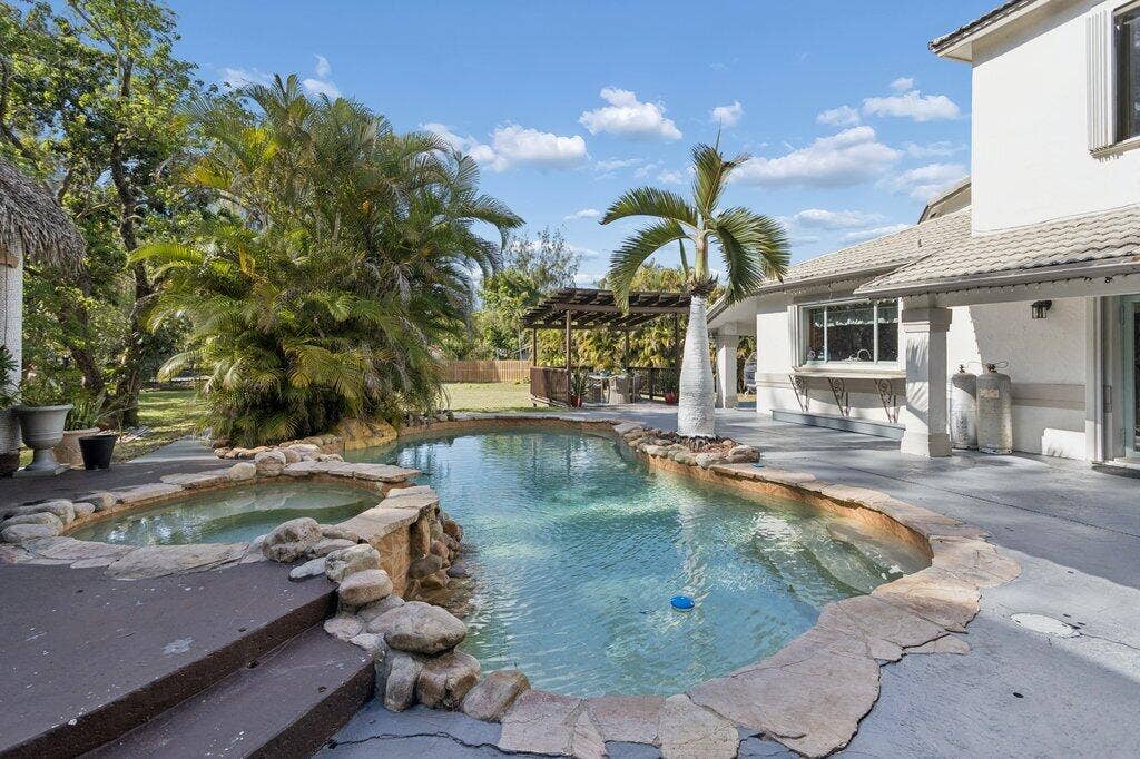 5521 SW 109th Avenue, Davie, FL 33328