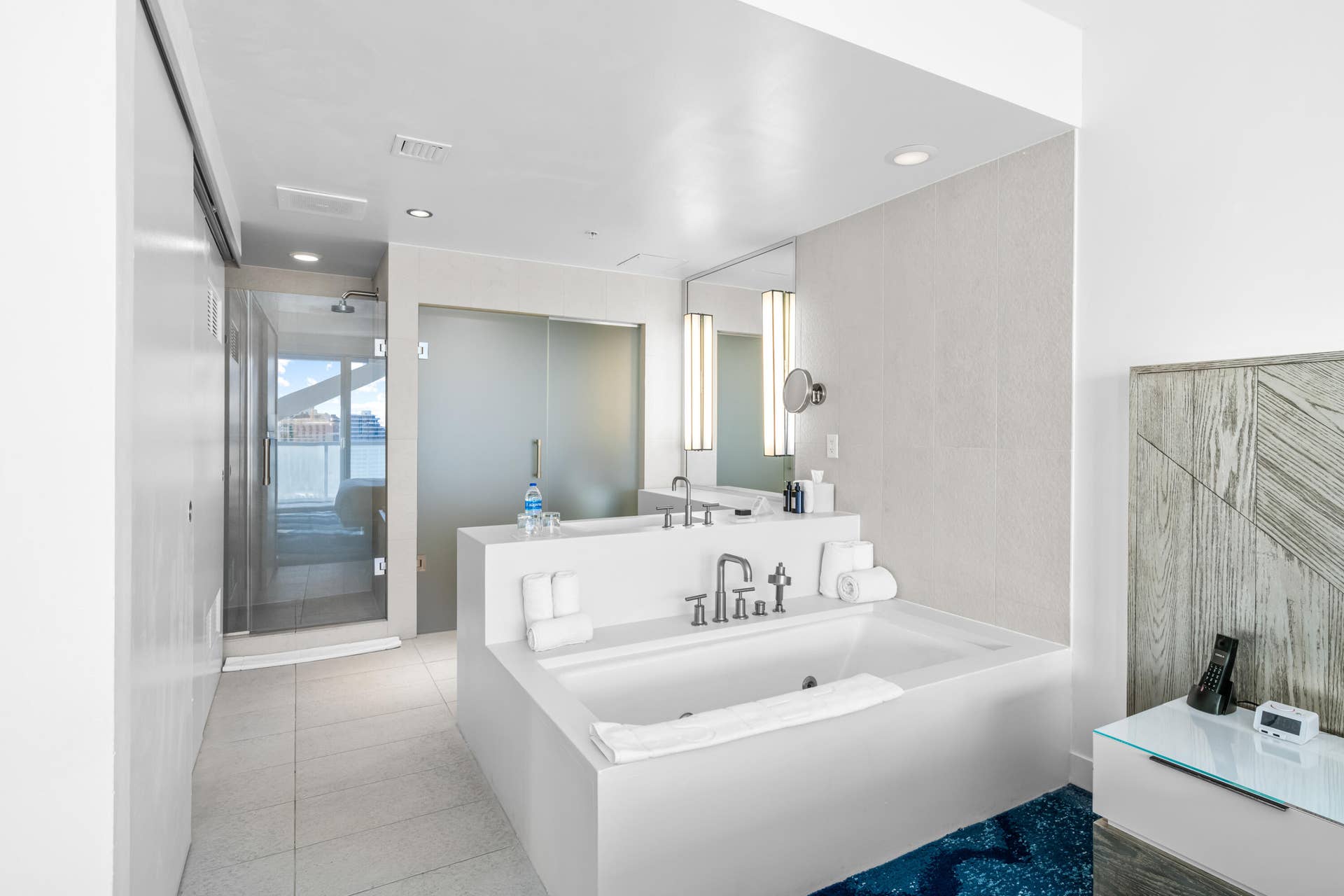 3101 Bayshore Drive, #2105, Fort Lauderdale, FL 33304 DSC06693