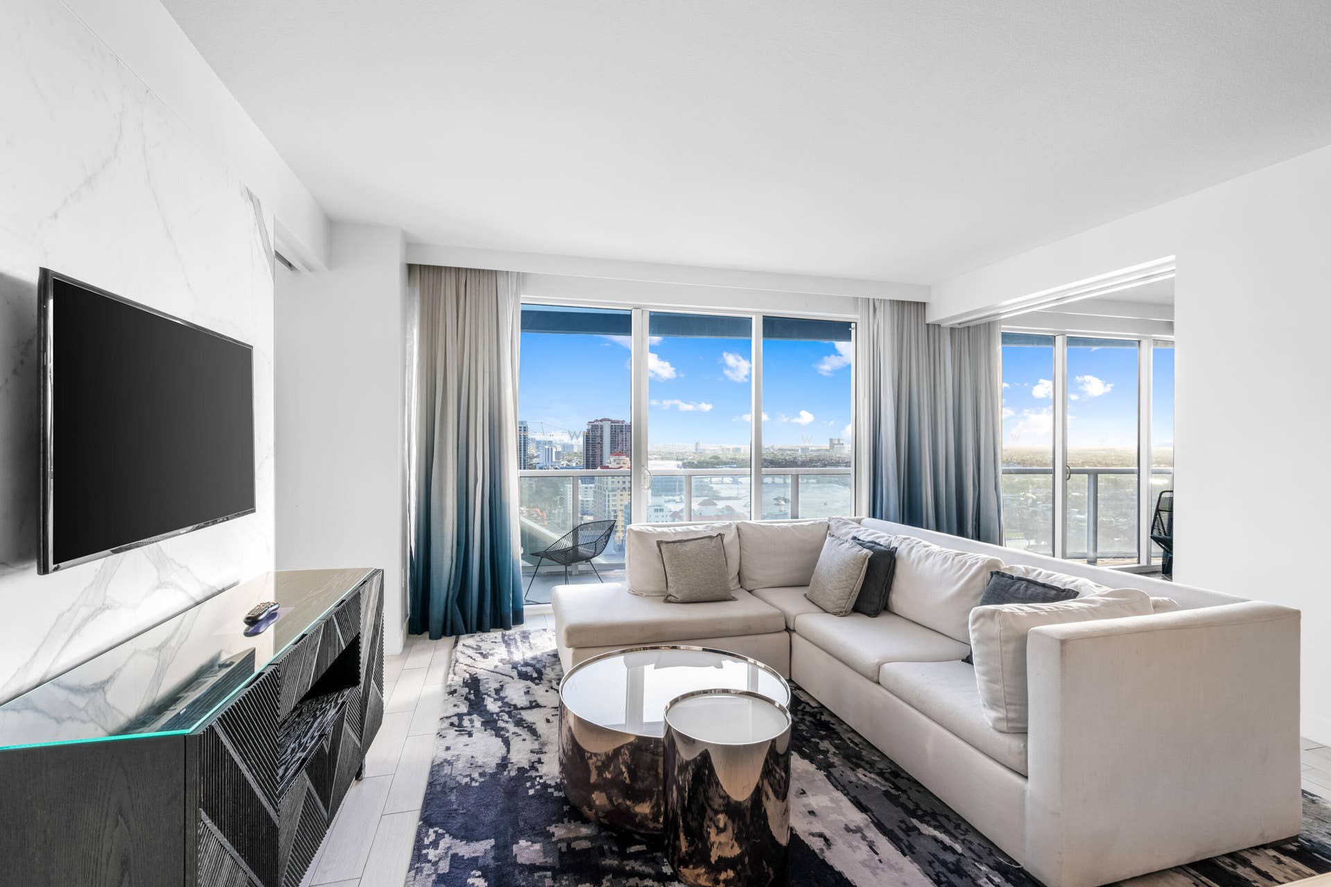 3101 Bayshore Drive, #2105, Fort Lauderdale, FL 33304 DSC06773