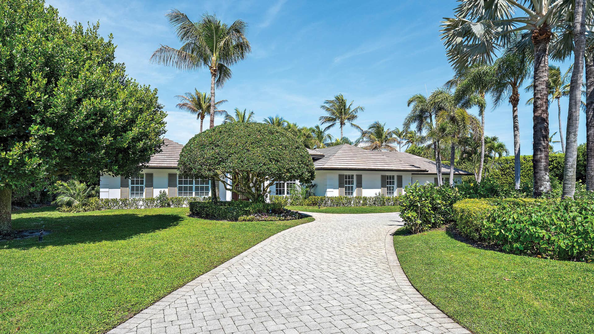 677 Village Road, North Palm Beach, FL 33408 677 Village Road - Lost Tree Village -