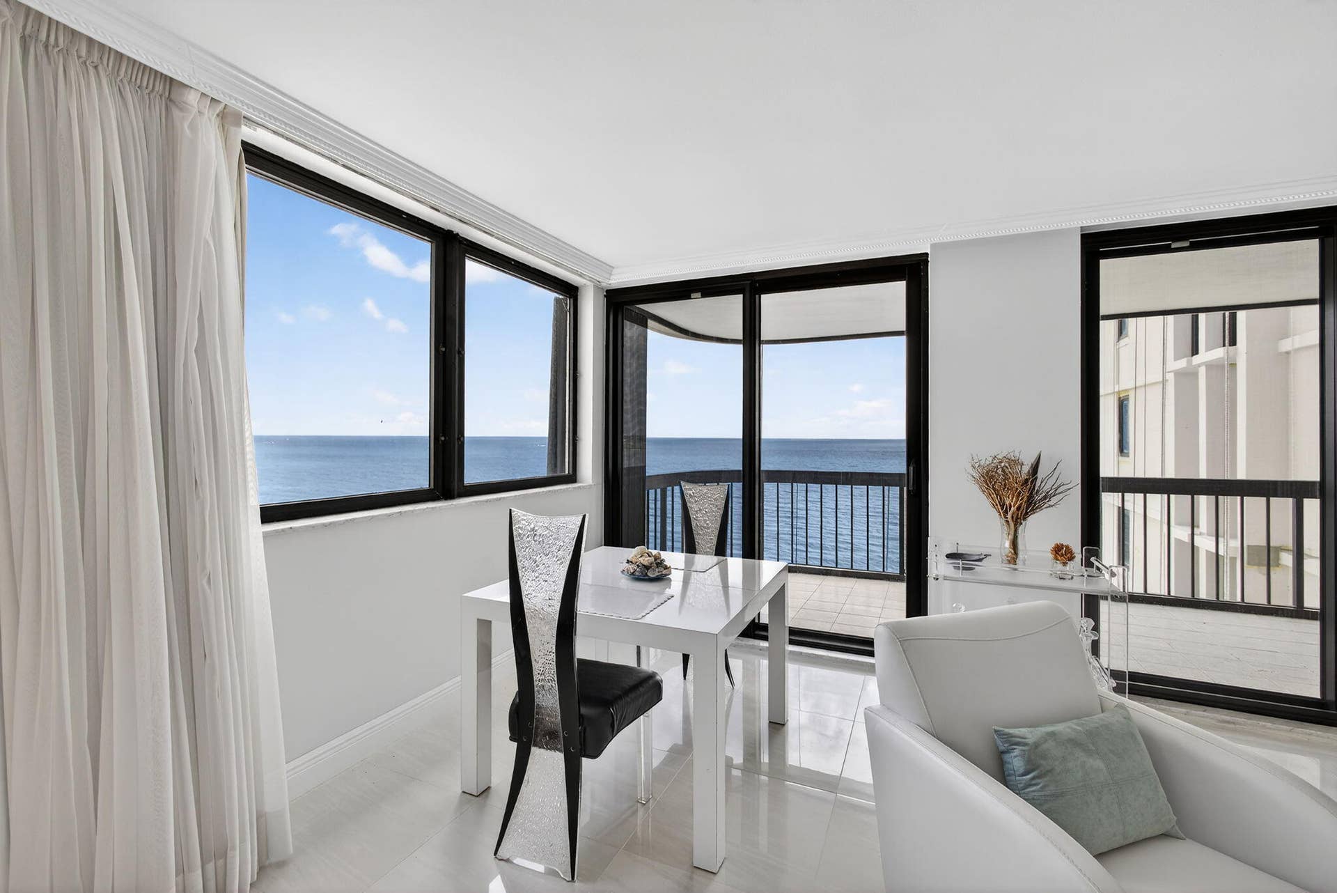 5380 N Ocean Drive, #12e, Singer Island, FL 33404 Living