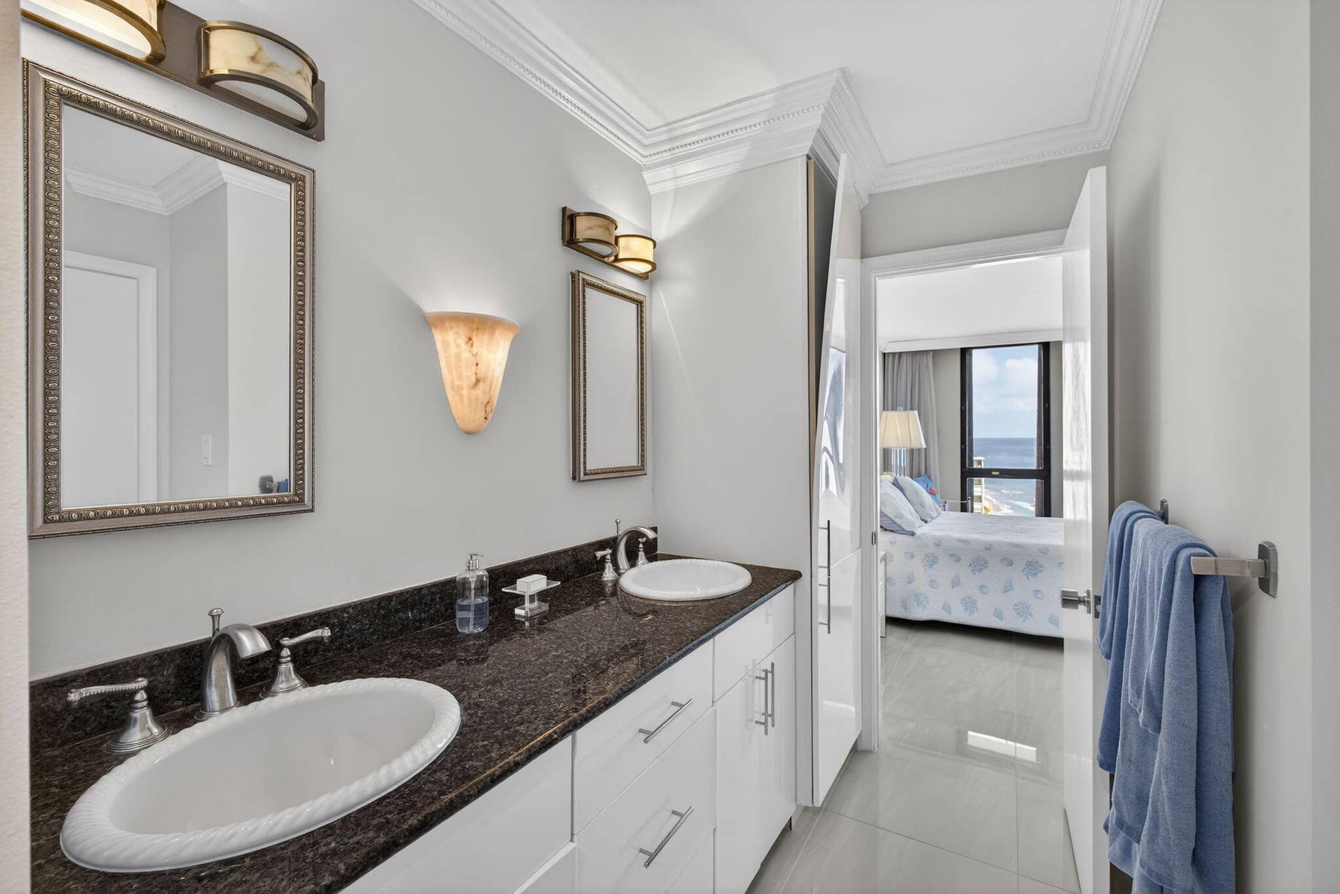 5380 N Ocean Drive, #12e, Singer Island, FL 33404 Guest Bath