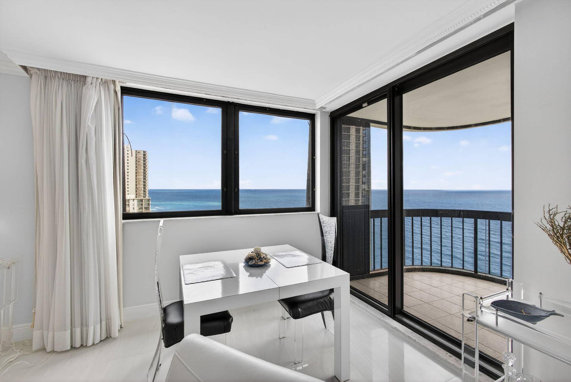 5380 N Ocean Drive, #12e, Singer Island, FL 33404 Living