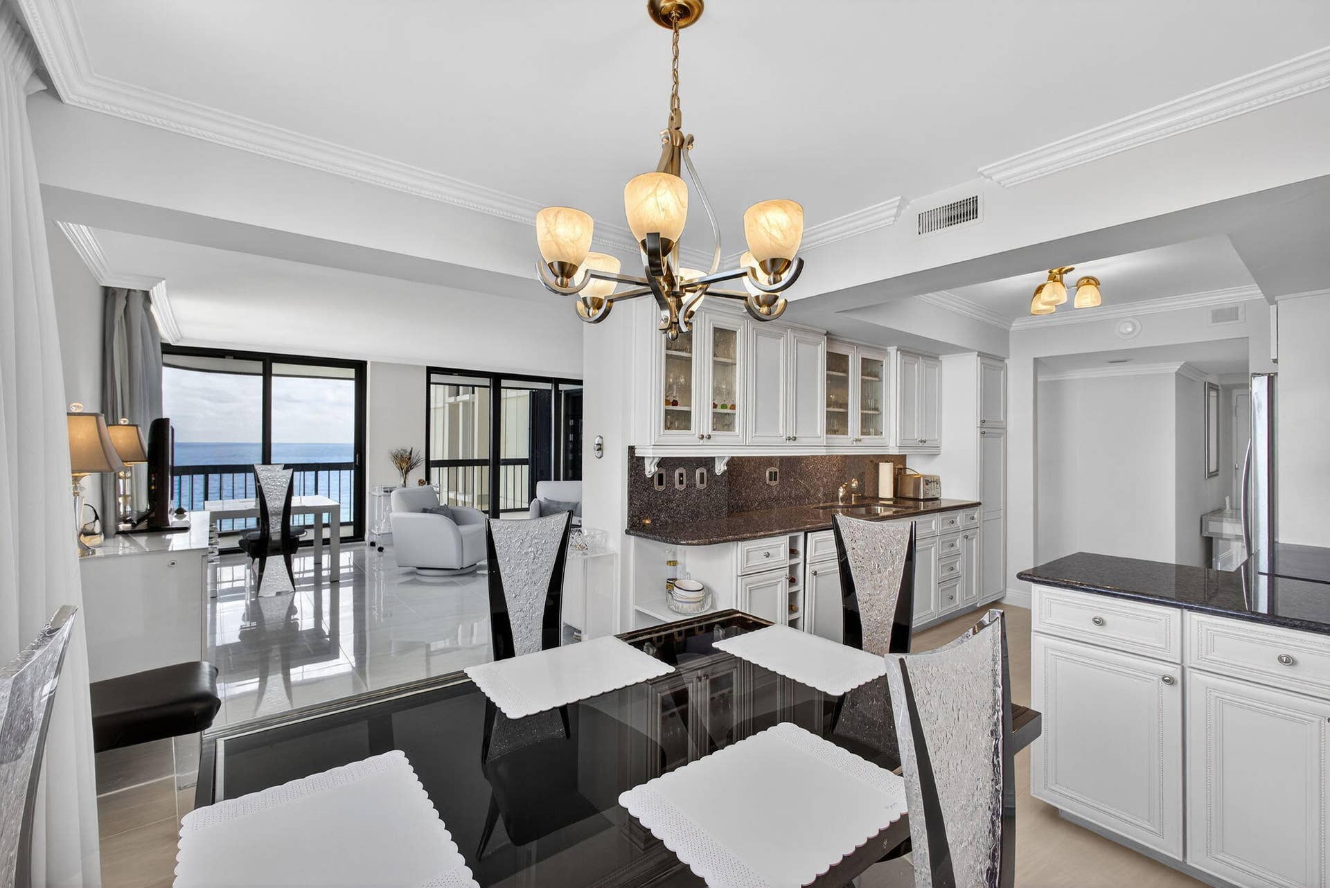5380 N Ocean Drive, #12e, Singer Island, FL 33404 Dining