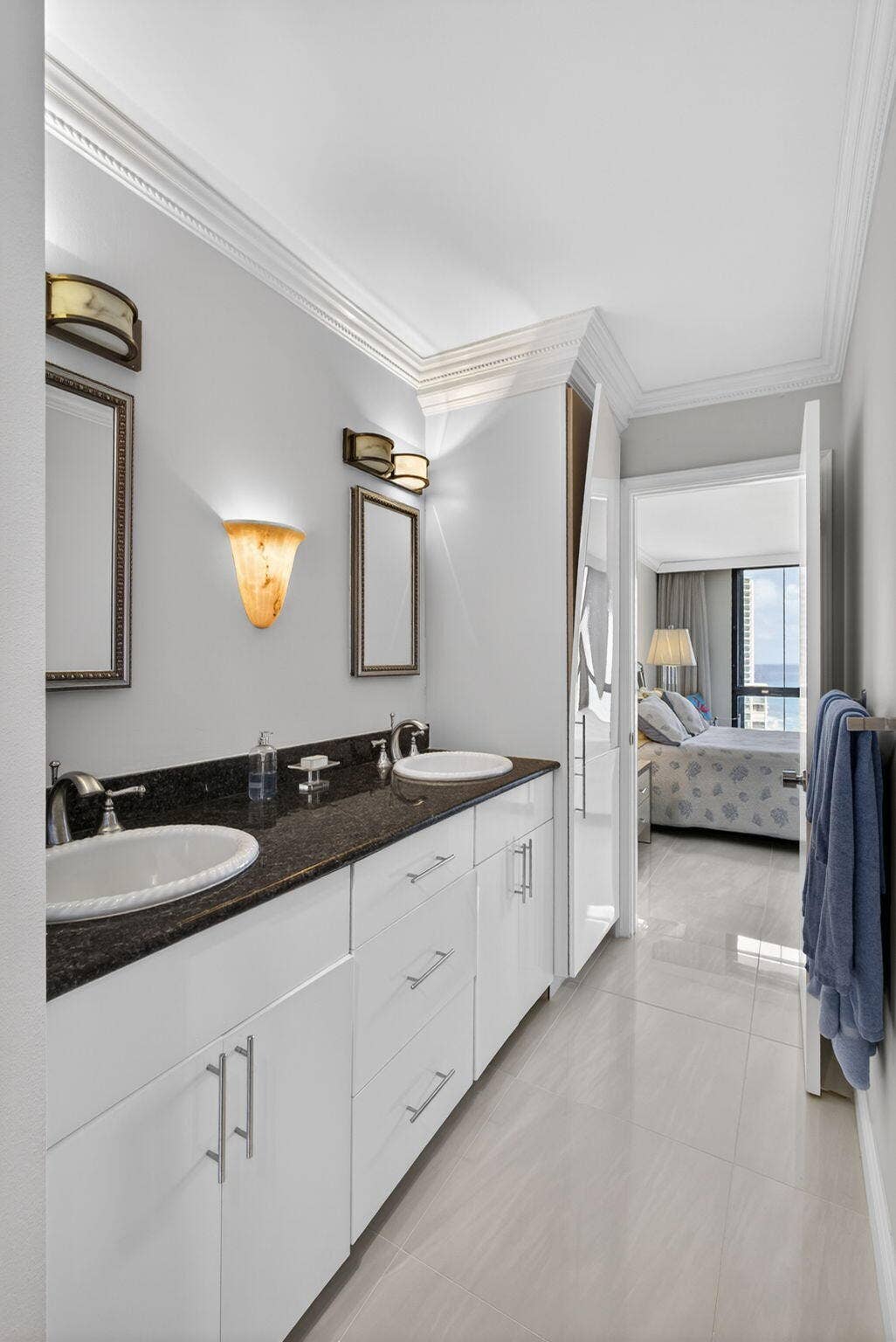 5380 N Ocean Drive, #12e, Singer Island, FL 33404 Guest Bath