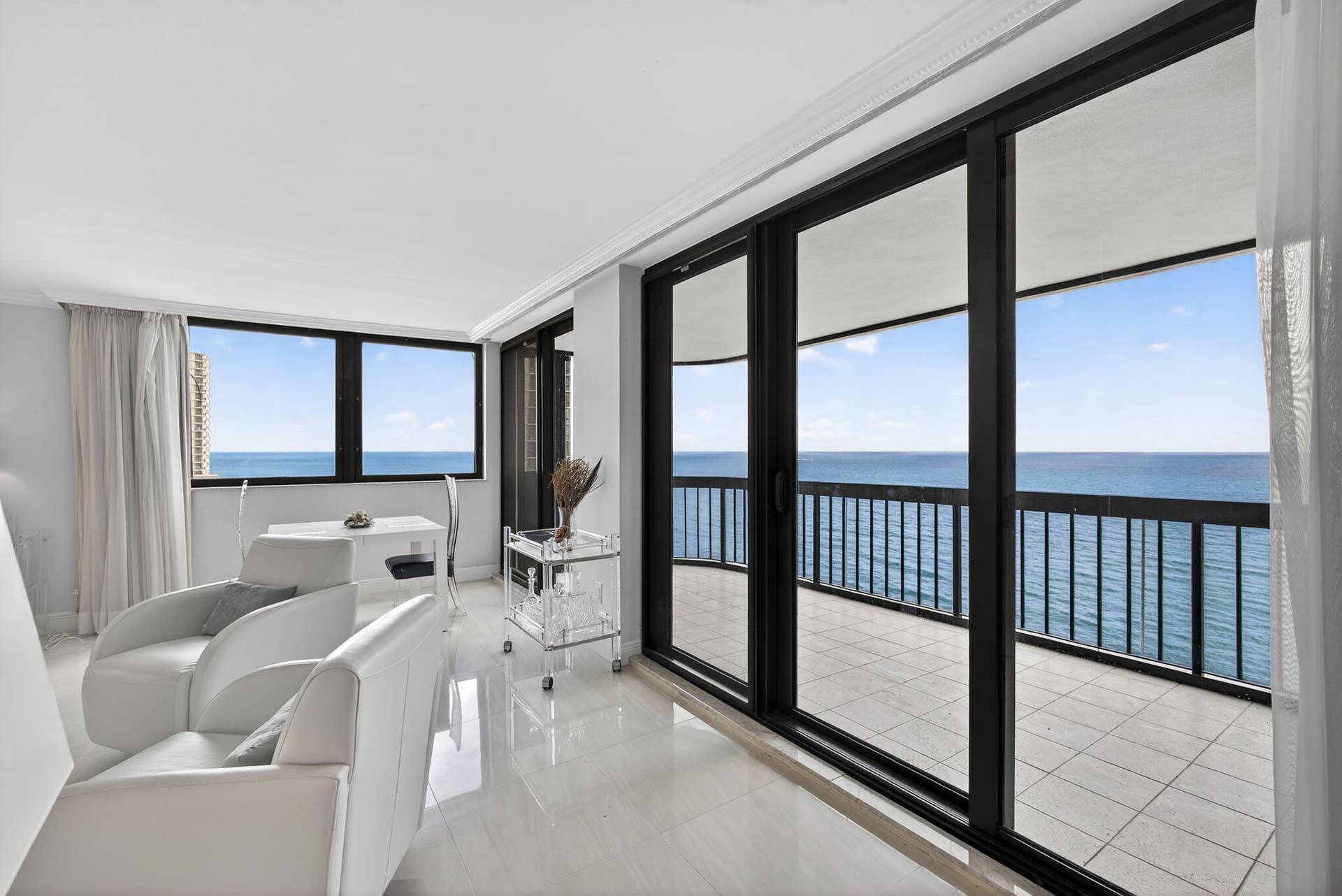 5380 N Ocean Drive, #12e, Singer Island, FL 33404 Living