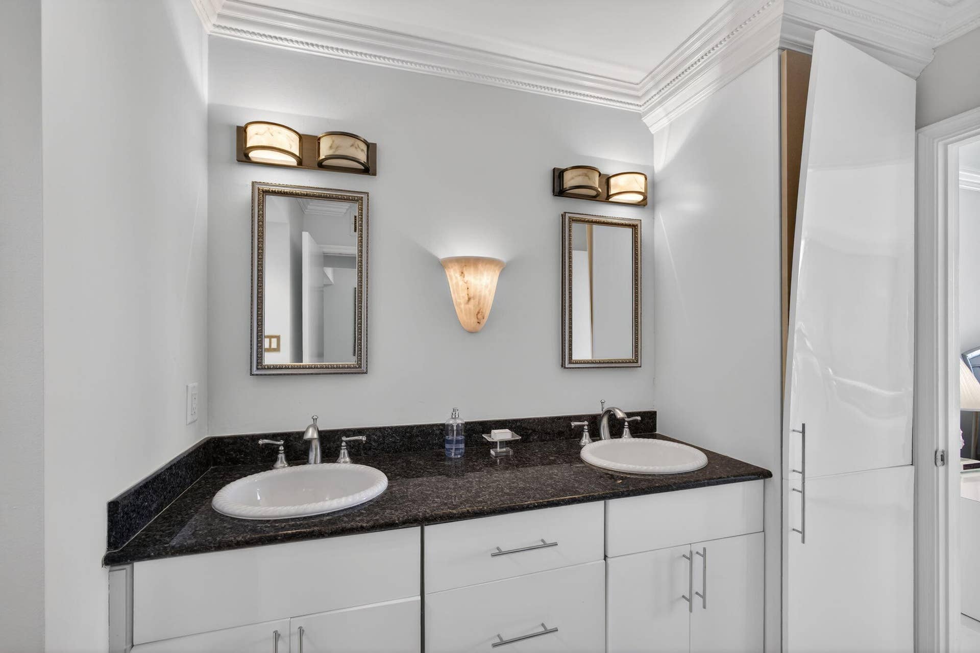 5380 N Ocean Drive, #12e, Singer Island, FL 33404 Guest Bath