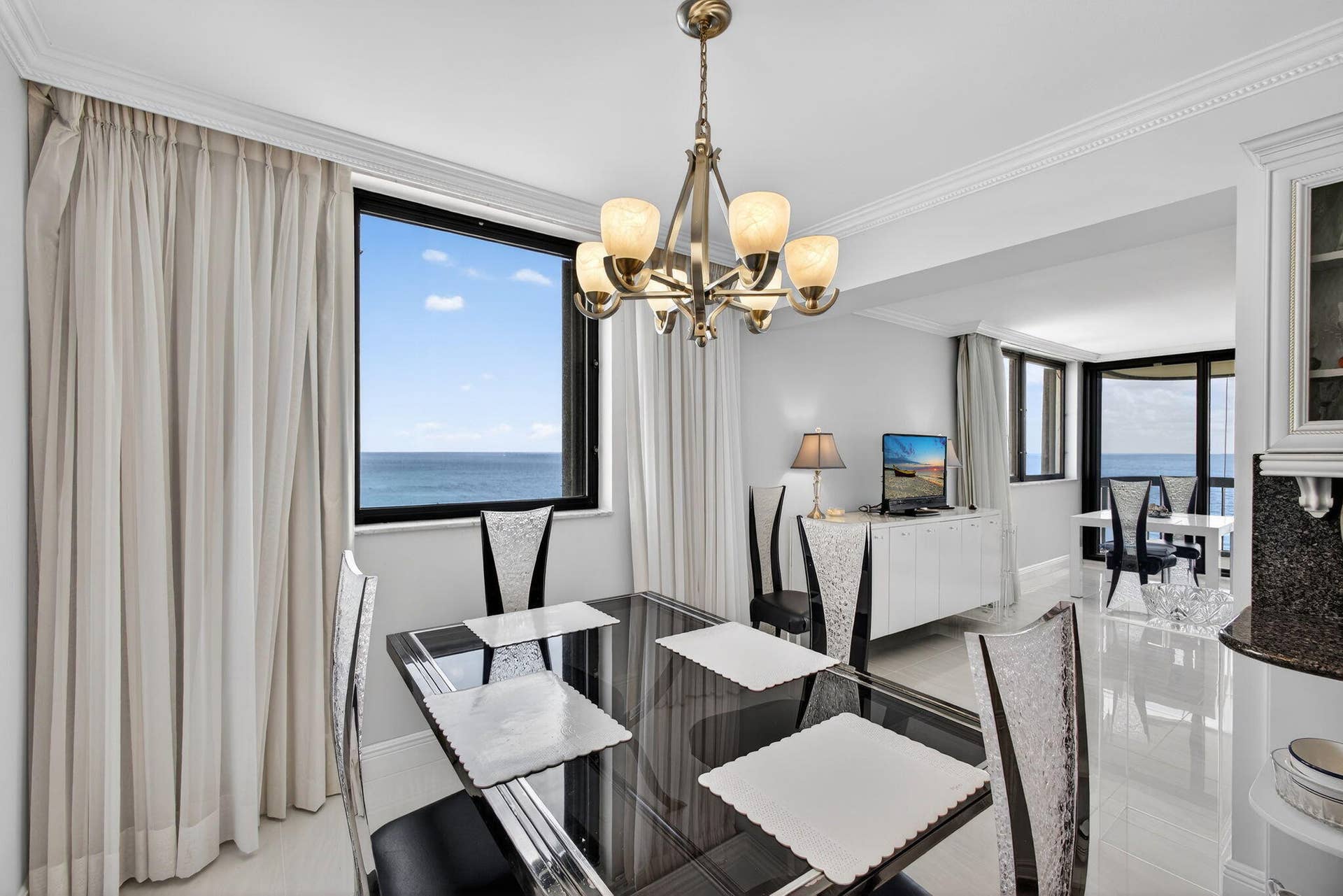 5380 N Ocean Drive, #12e, Singer Island, FL 33404 Dining