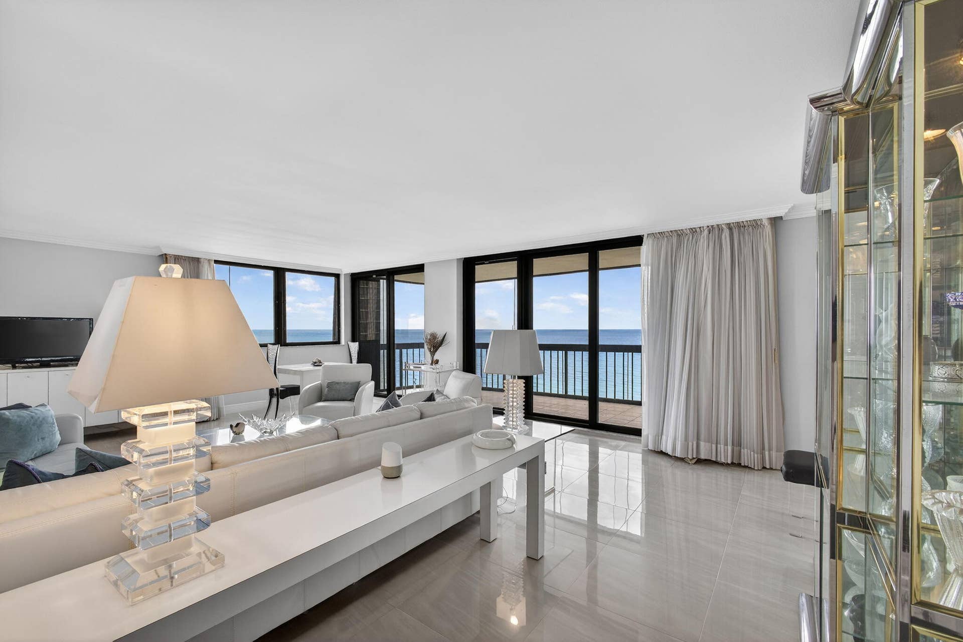 5380 N Ocean Drive, #12e, Singer Island, FL 33404 Living