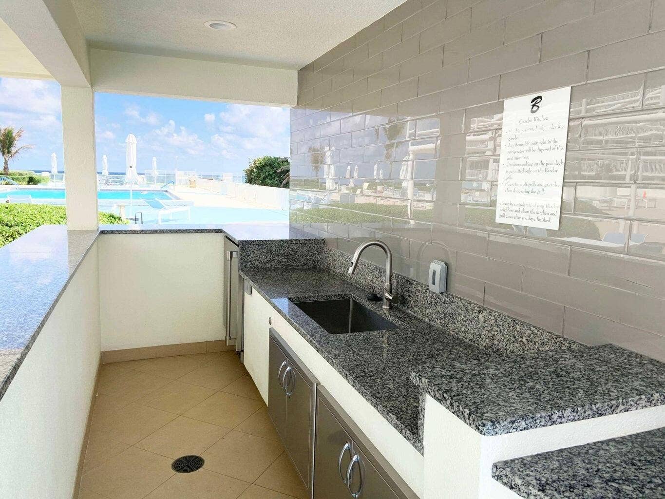 3546 S Ocean Boulevard, #305, South Palm Beach, South Palm Beach, FL 33480 2b.-BARCLAY-SOUTH-DECK-BBQ