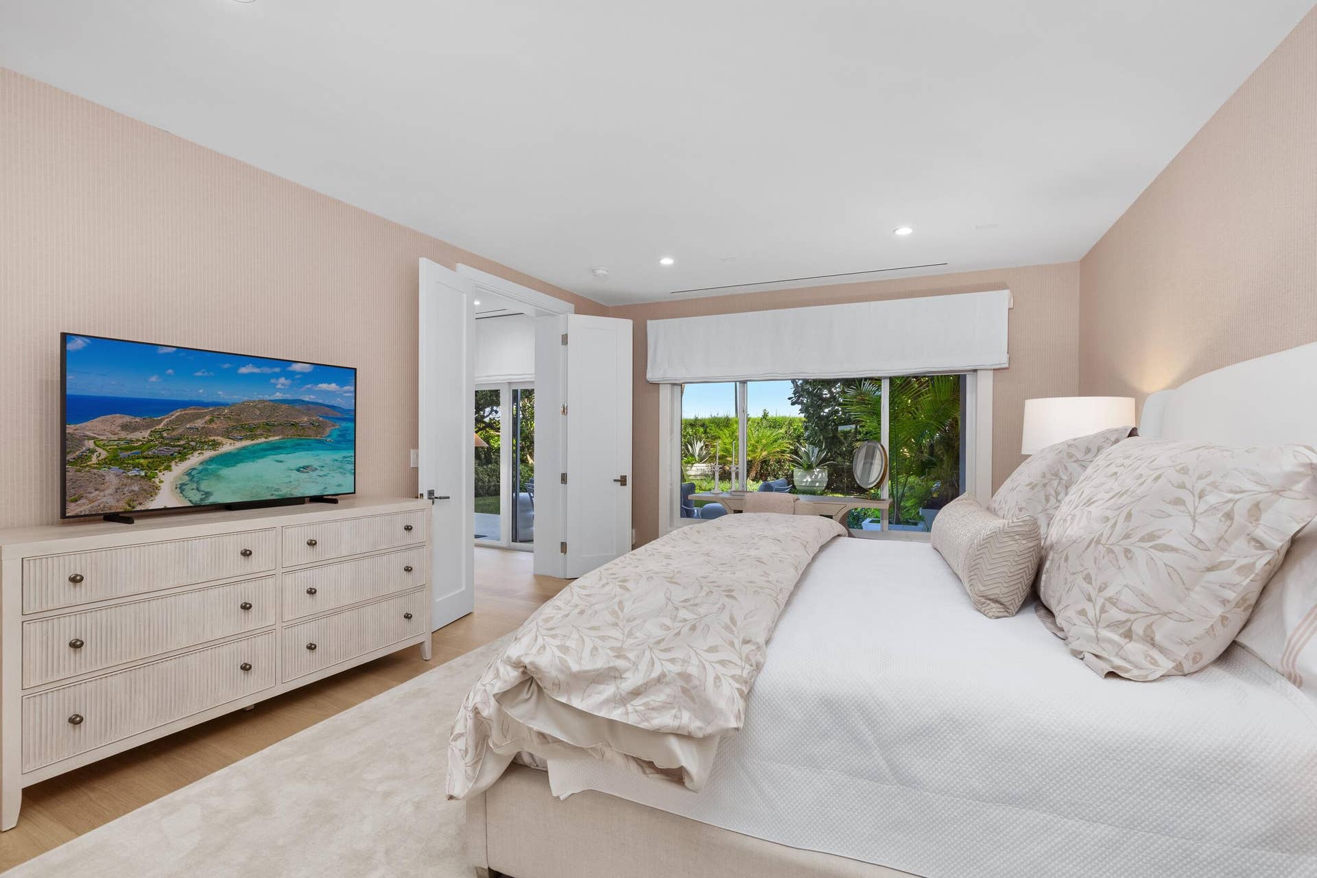 300 S Ocean Boulevard, #1b, Palm Beach, FL 33480 Guest Bed