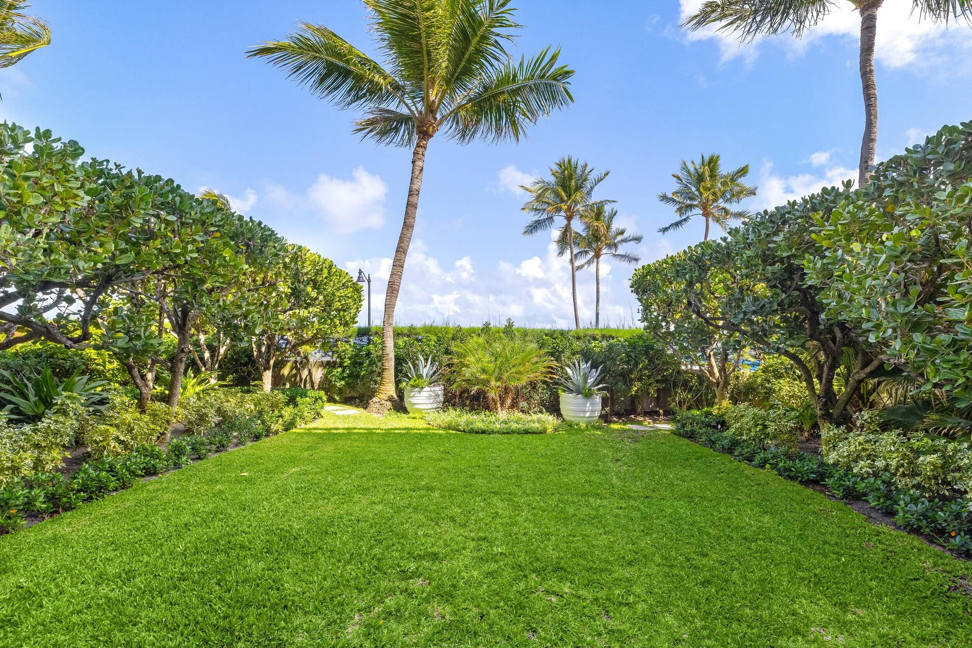 300 S Ocean Boulevard, #1b, Palm Beach, FL 33480 Exterior