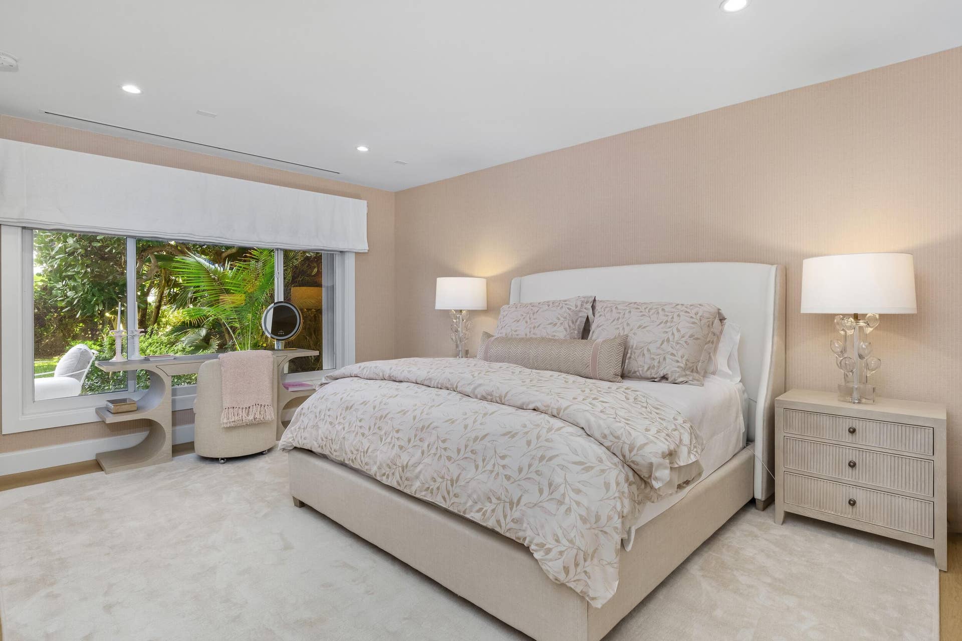 300 S Ocean Boulevard, #1b, Palm Beach, FL 33480 Guest Bed