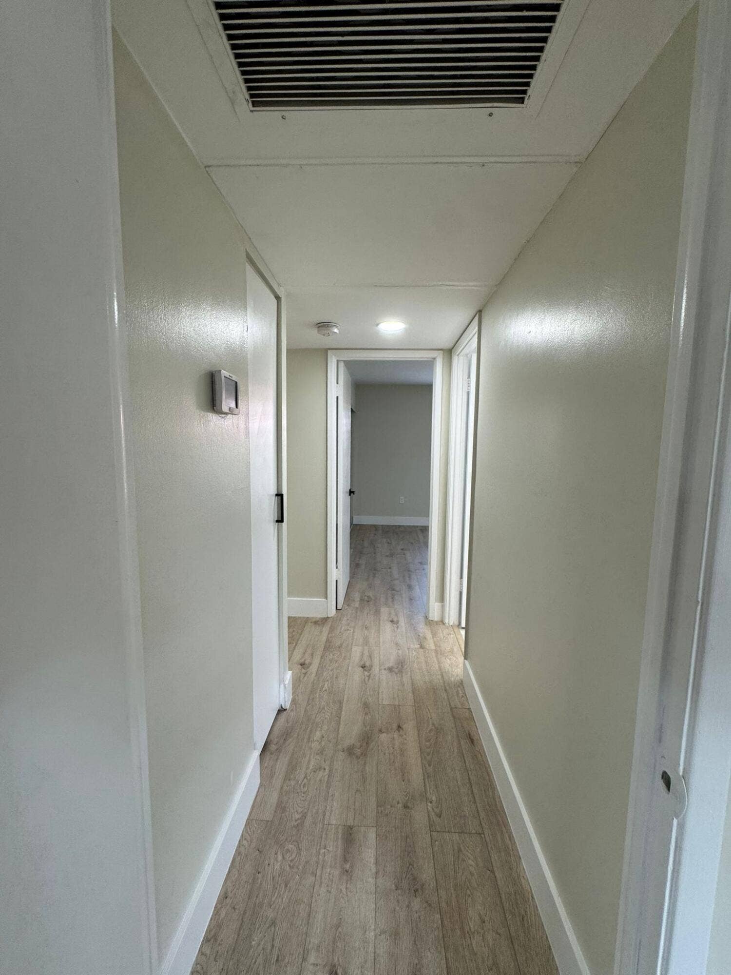 809 W Oakland Park Boulevard, #J10, Wilton Manors, FL 33311 hallway