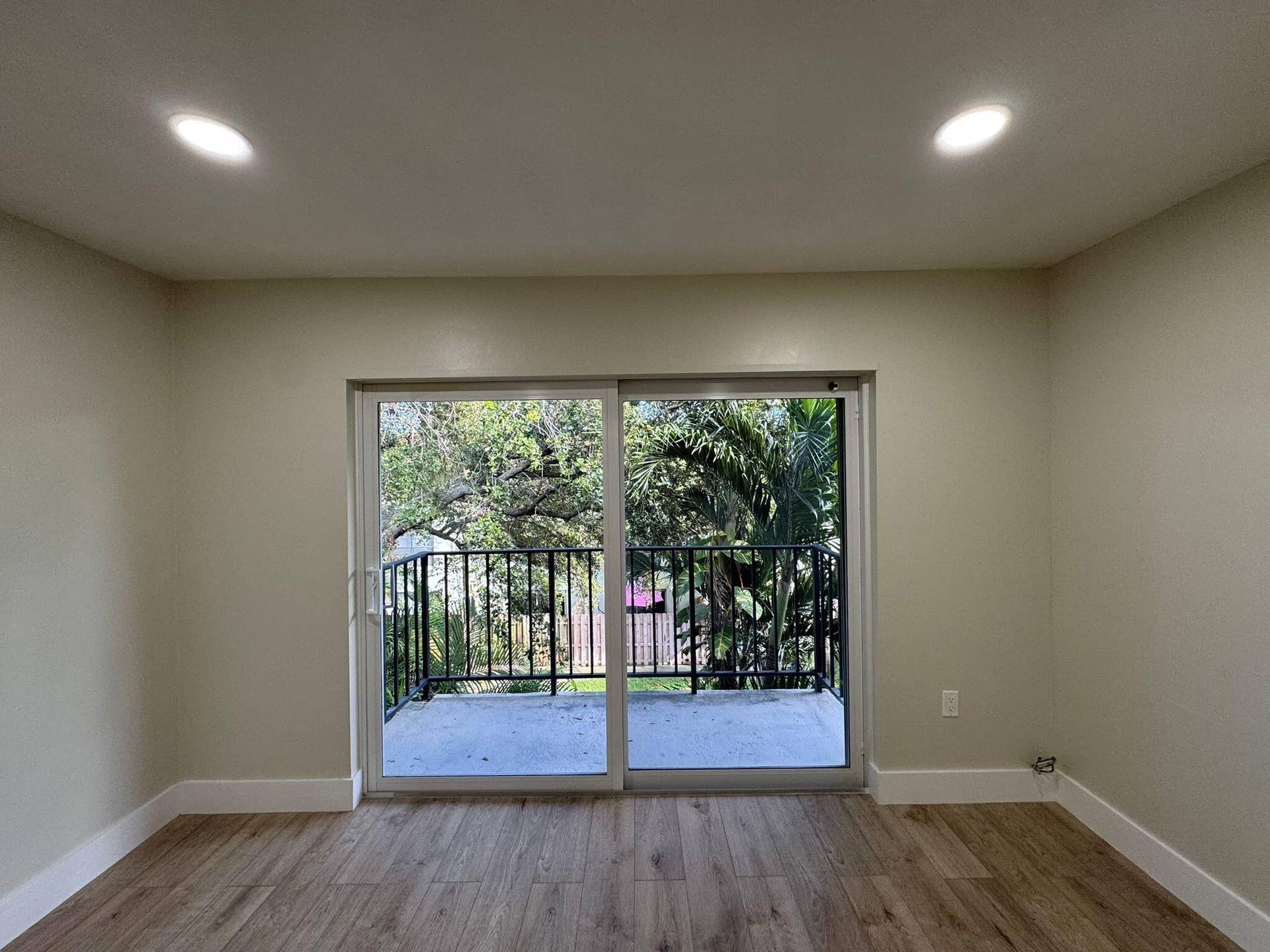809 W Oakland Park Boulevard, #J10, Wilton Manors, FL 33311 balcony