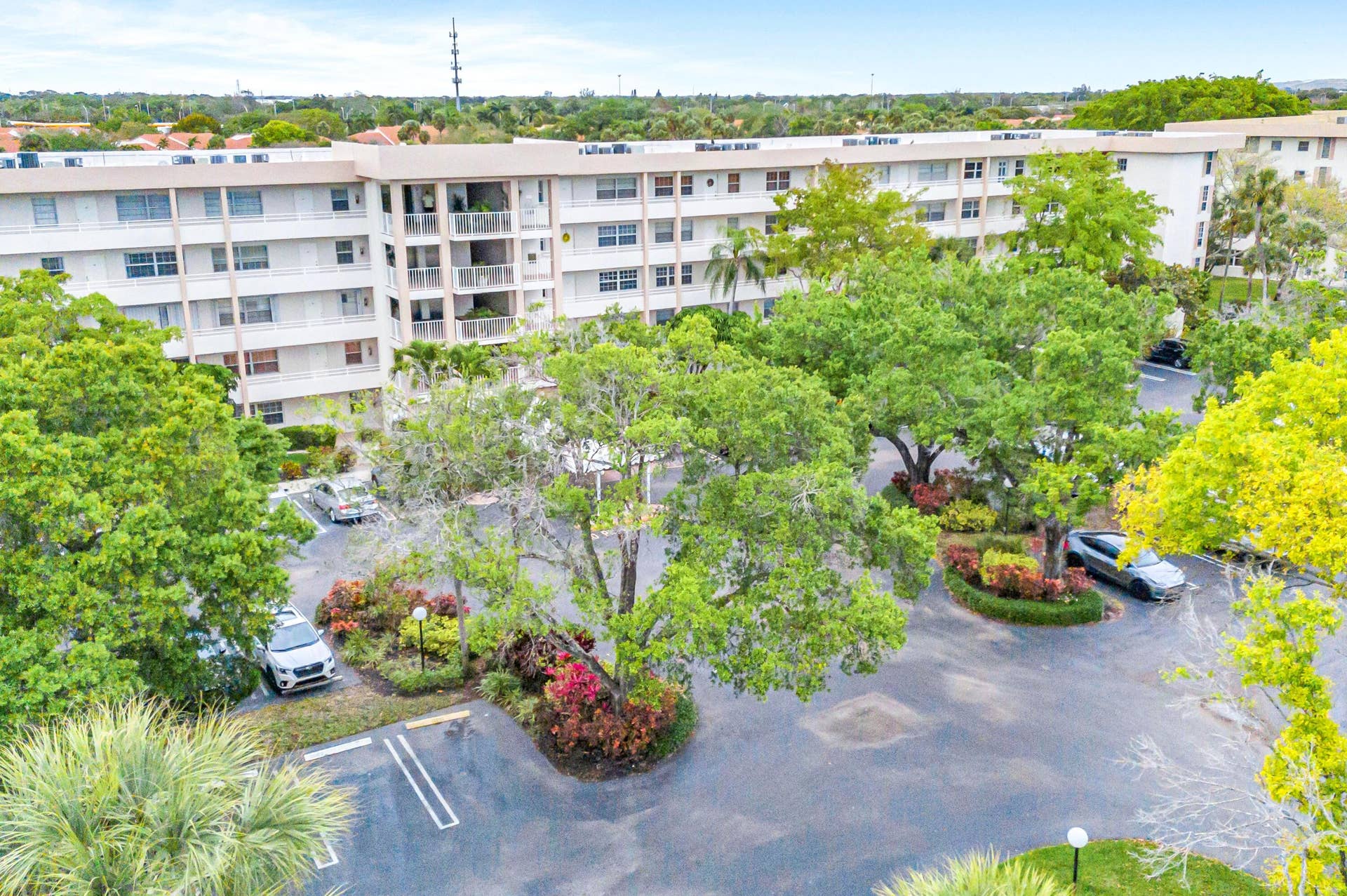 3970 Oaks Clubhouse Drive, #401, Pompano Beach, FL 33069 3970 OAKS CLUBHOUSE DR APT 401-44