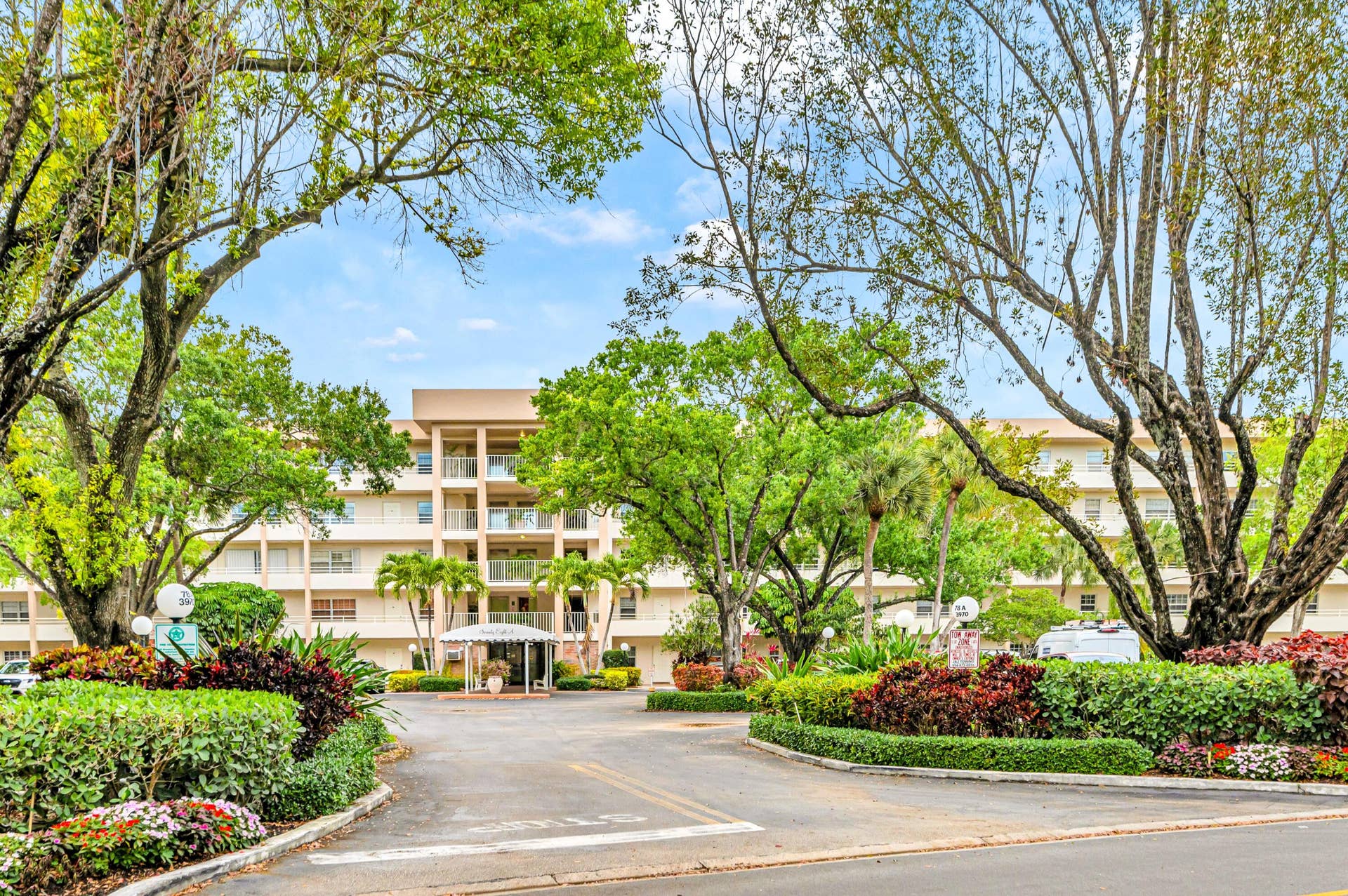 3970 Oaks Clubhouse Drive, #401, Pompano Beach, FL 33069 3970 OAKS CLUBHOUSE DR APT 401-1