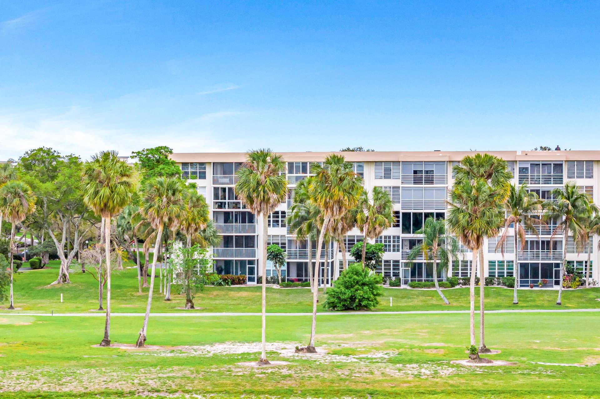3970 Oaks Clubhouse Drive, #401, Pompano Beach, FL 33069 3970 OAKS CLUBHOUSE DR APT 401-3