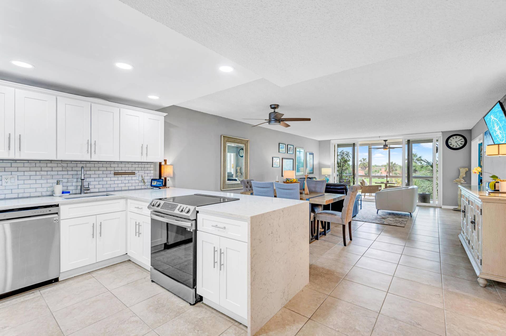 3970 Oaks Clubhouse Drive, #401, Pompano Beach, FL 33069 3970 OAKS CLUBHOUSE DR APT 401-22