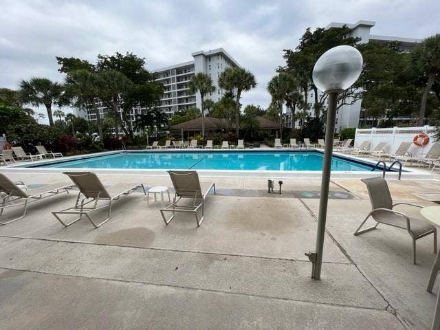 625 Oaks Drive, #106, Pompano Beach, FL 33069 Pool-2