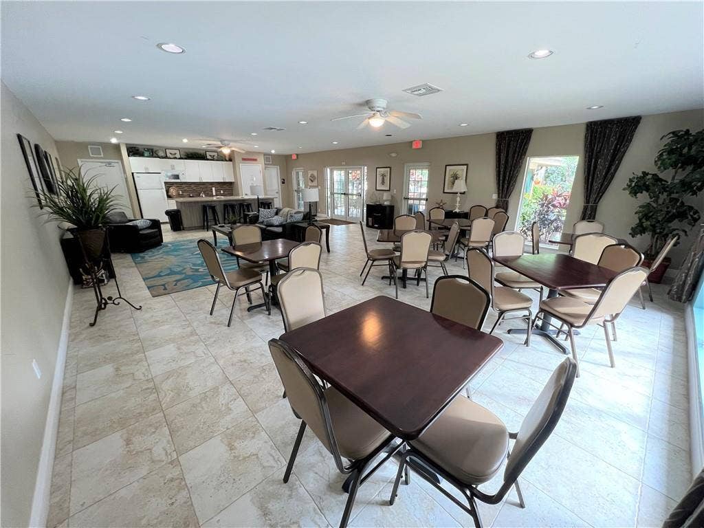 625 Oaks Drive, #106, Pompano Beach, FL 33069 Clubhouse-3