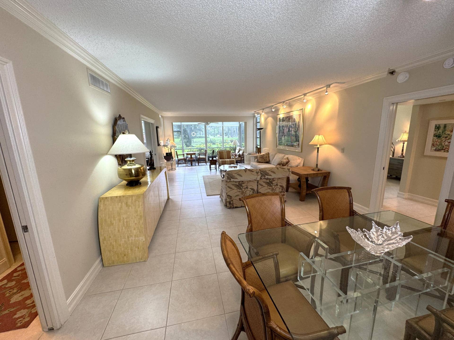 625 Oaks Drive, #106, Pompano Beach, FL 33069 Living Room-1
