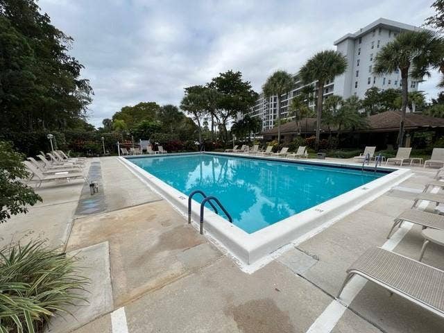 625 Oaks Drive, #106, Pompano Beach, FL 33069 Pool