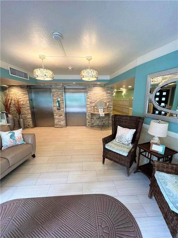 625 Oaks Drive, #106, Pompano Beach, FL 33069 Lobby