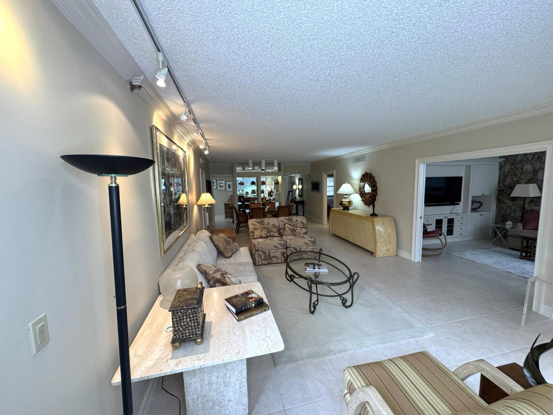 625 Oaks Drive, #106, Pompano Beach, FL 33069 Living Room-3