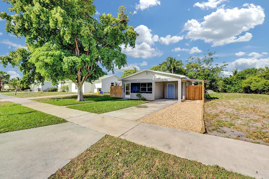 Property photo for 240 NW 9th Avenue, Delray Beach, FL