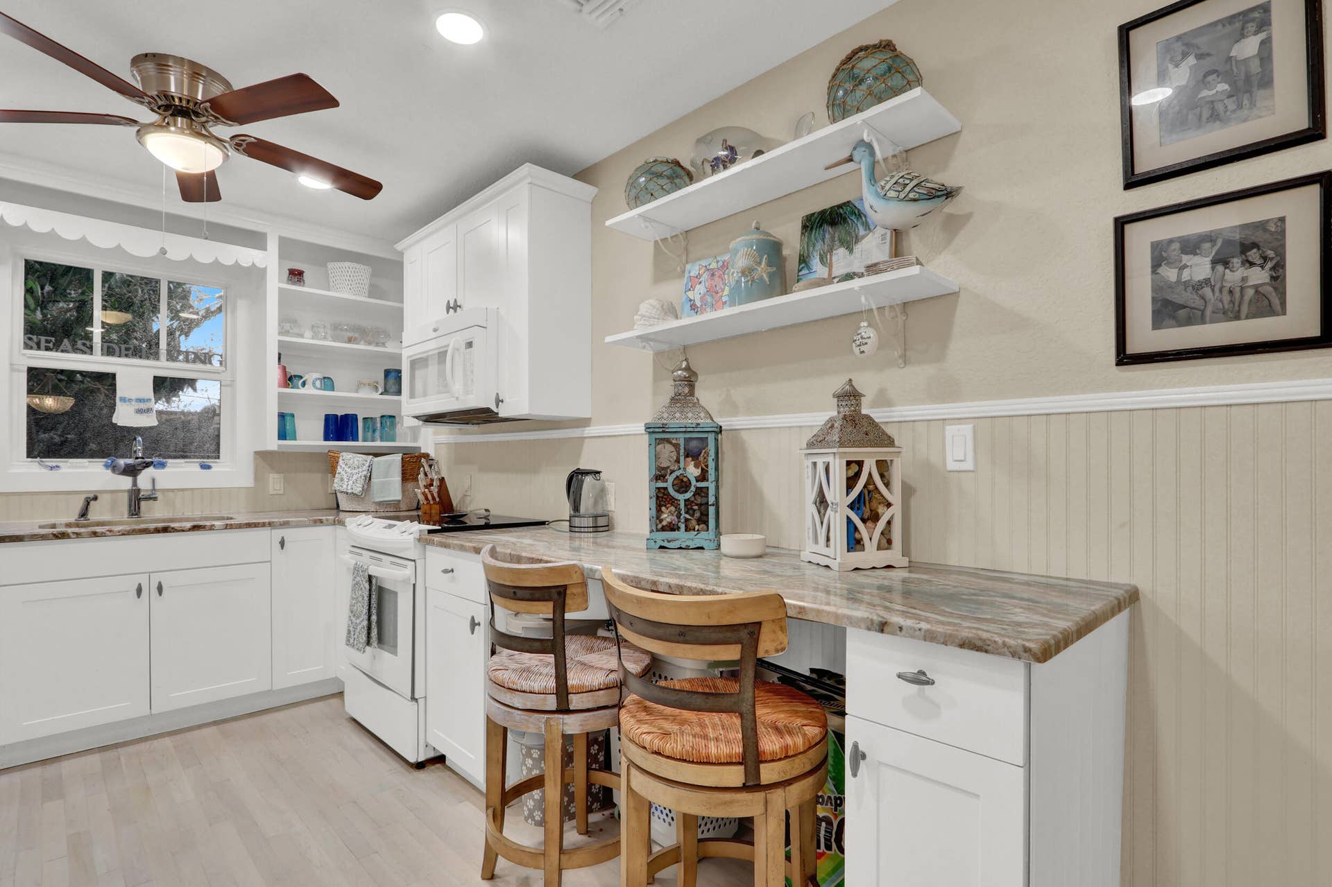176 E 24th Street, Riviera Beach, FL 33404 Eat-In Kitchen