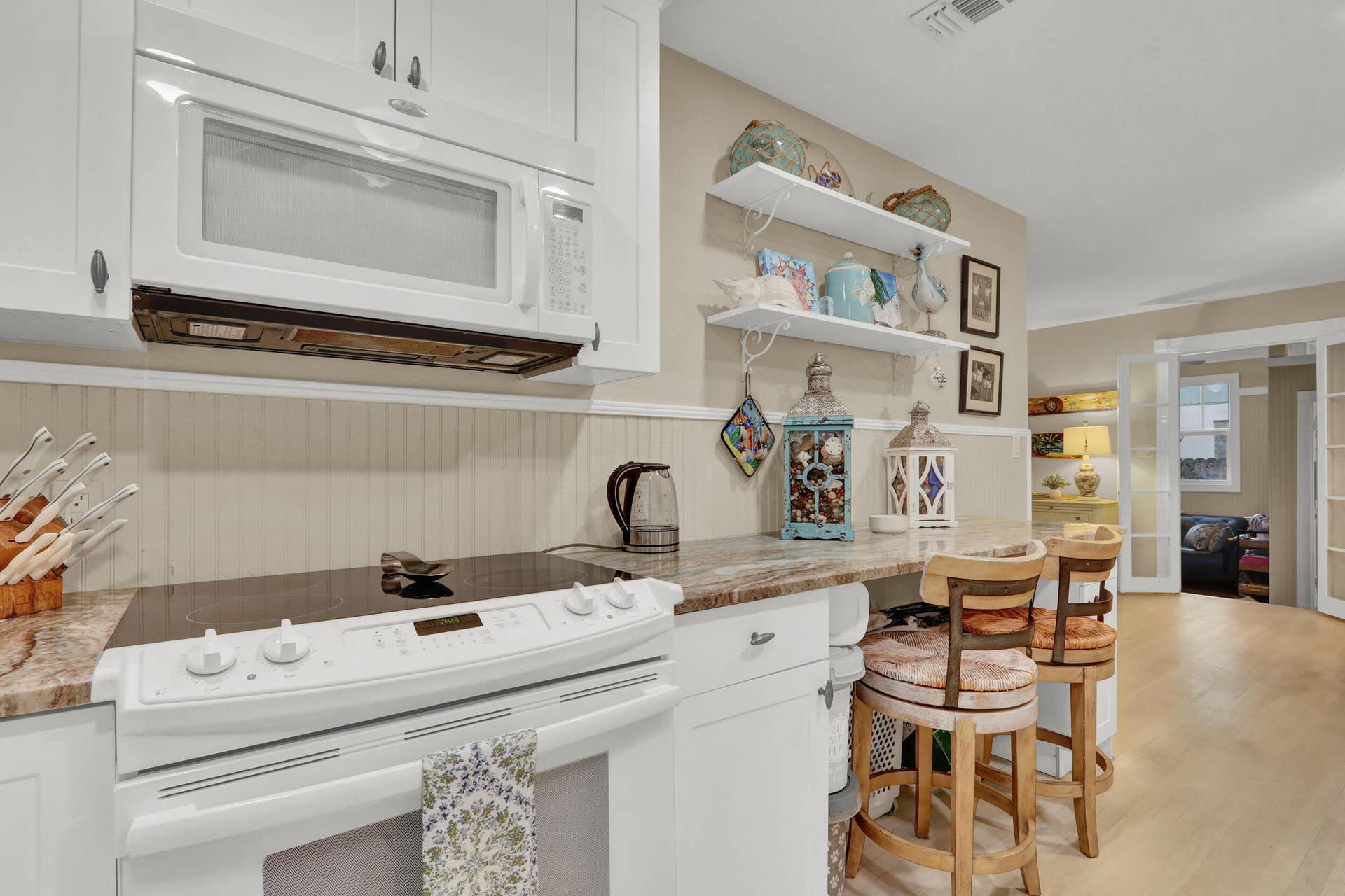 176 E 24th Street, Riviera Beach, FL 33404 Kitchen