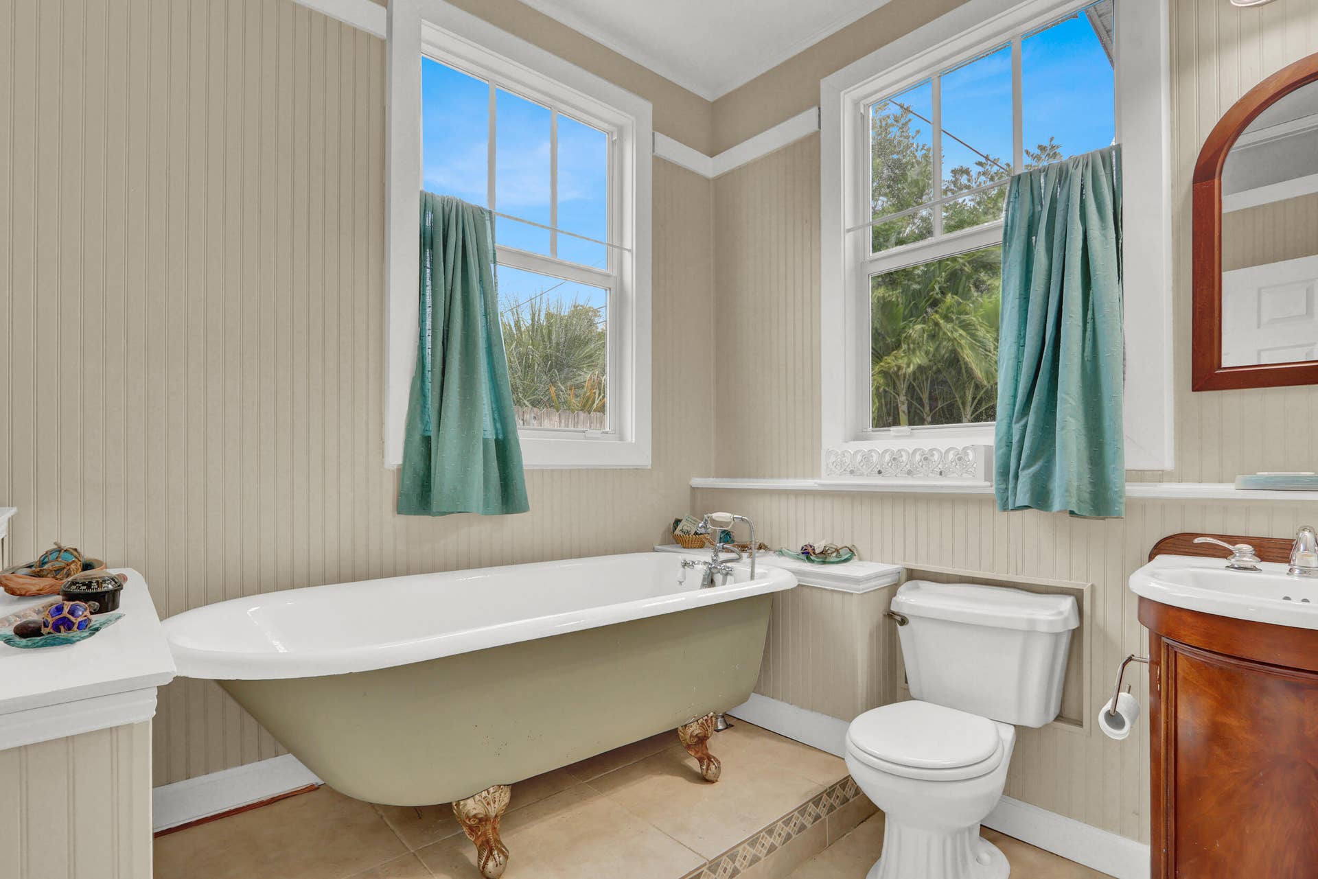 176 E 24th Street, Riviera Beach, FL 33404 Guest Bathroom