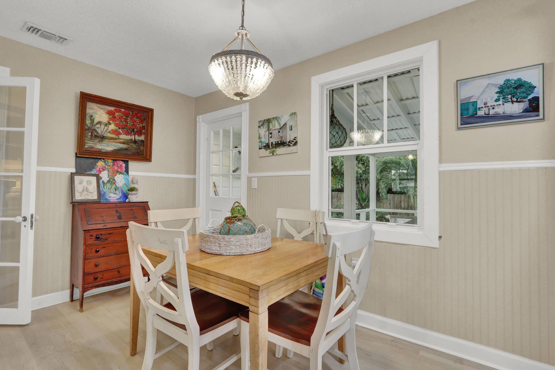 176 E 24th Street, Riviera Beach, FL 33404 Dining