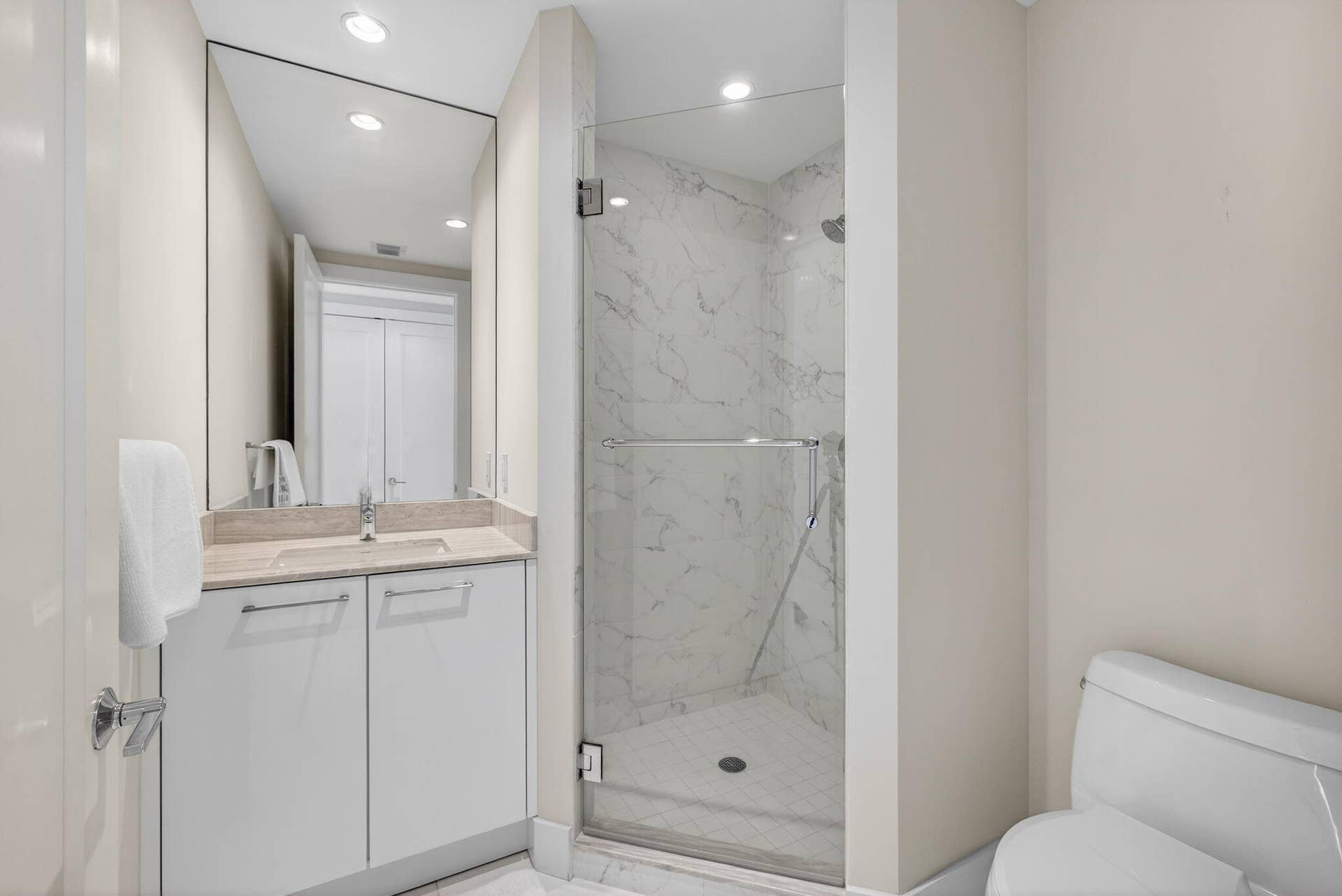 2 Water Club Way, #2004, North Palm Beach, FL 33408 31-web-or-mls-5D1A5916